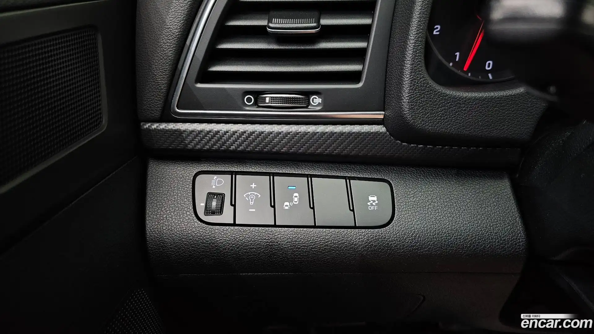 AVANTE Hyundai 2016.6-OPTION-022