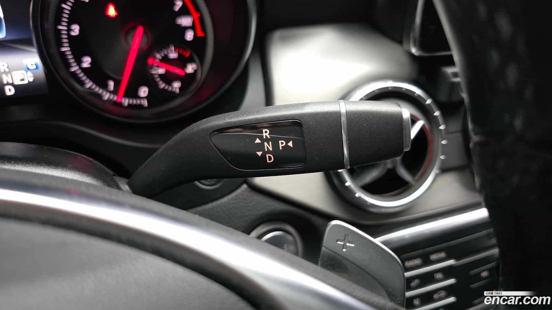 CLA-Class Mercedes-Benz 2018.10-INNER-009