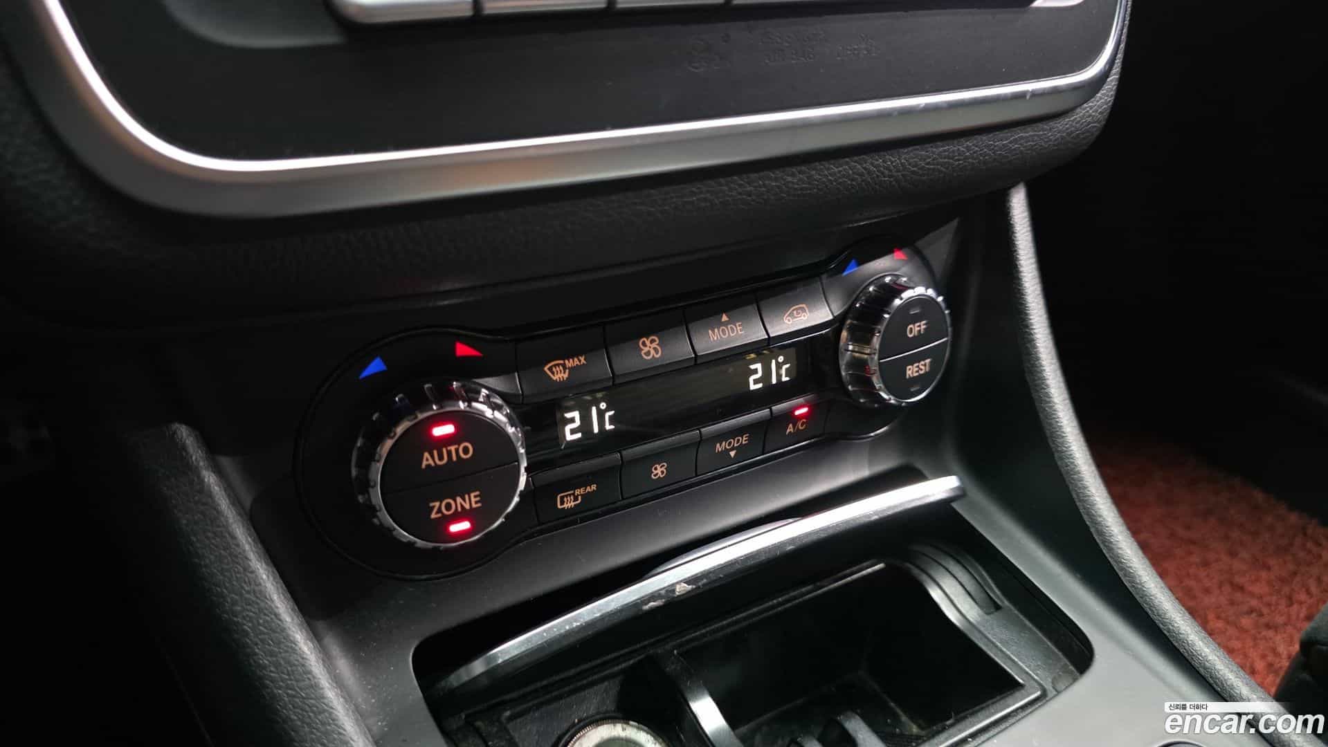 CLA-Class Mercedes-Benz 2018.10-OPTION-021