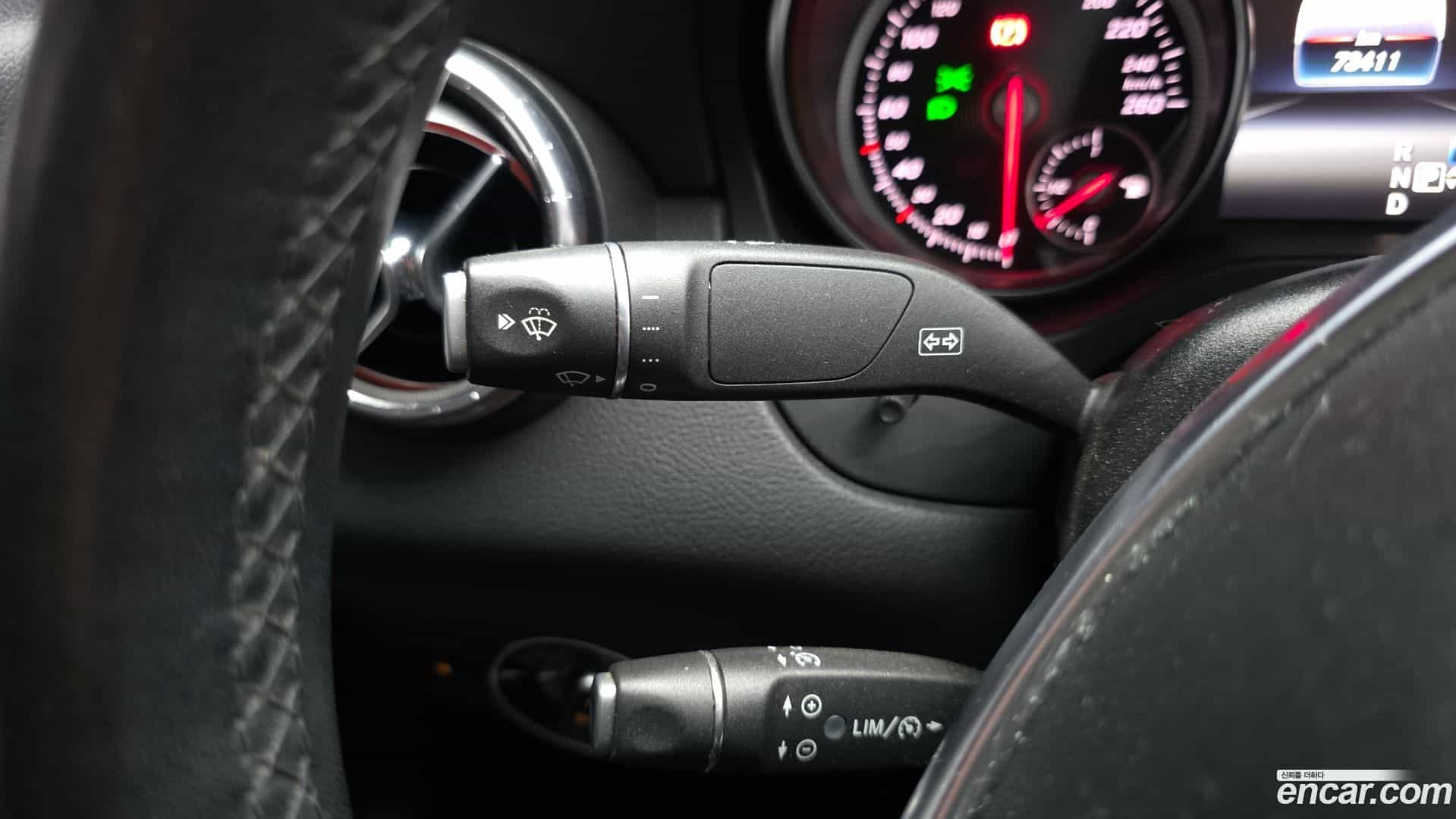 CLA-Class Mercedes-Benz 2018.10-OPTION-022
