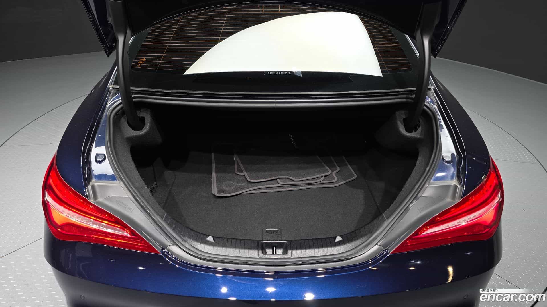 CLA-Class Mercedes-Benz 2018.10-OPTION-024