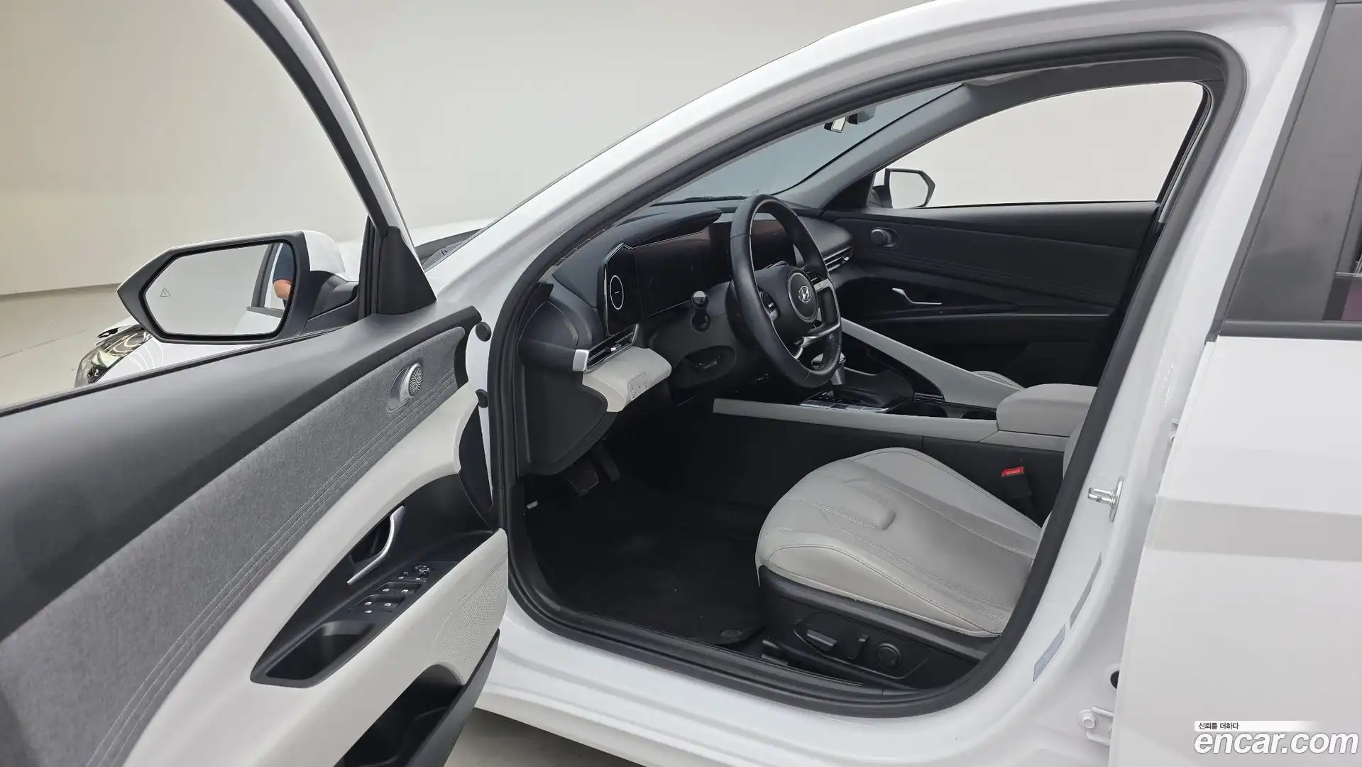 AVANTE Hyundai 2021.1-INNER-010