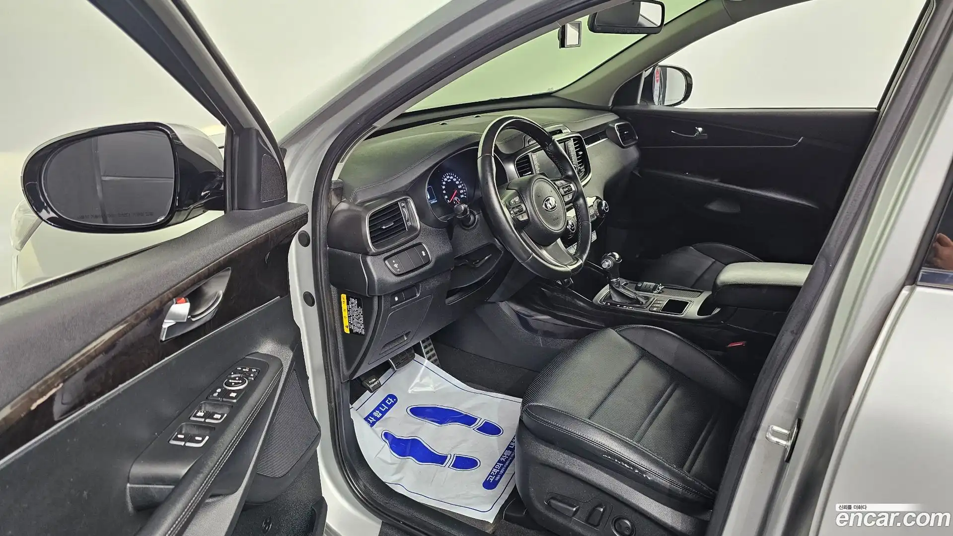 Sorento Kia 2017.2-INNER-010