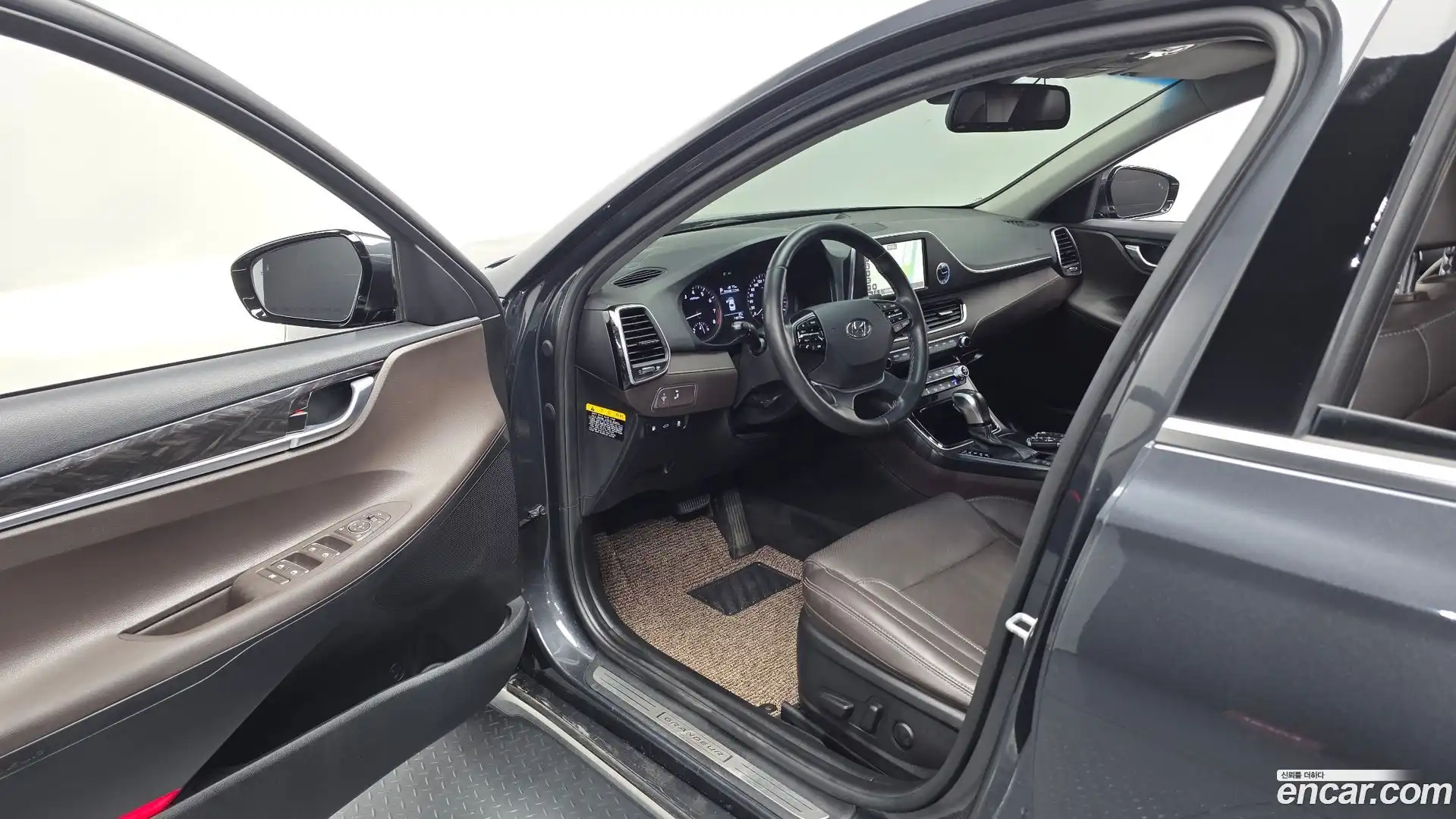 Grandeur Hyundai 2017.5-INNER-010
