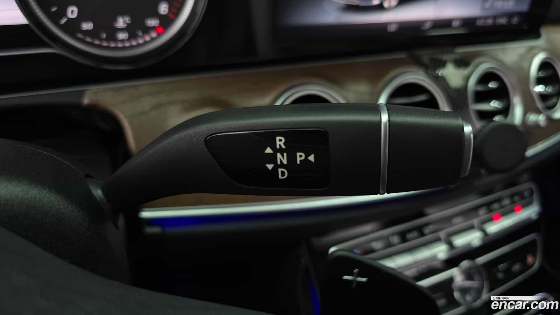 E-Class Mercedes-Benz 2019.5-INNER-009
