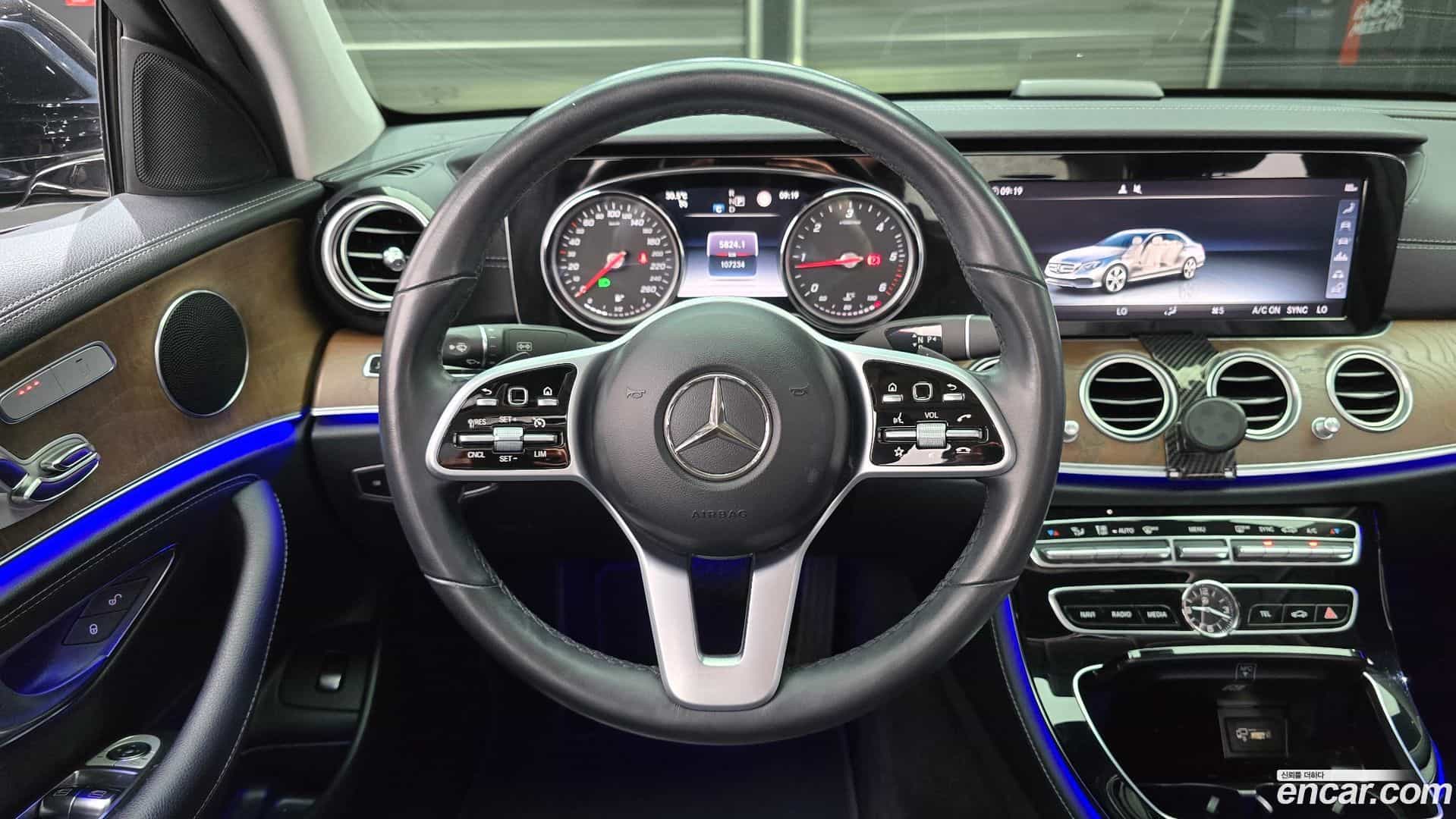 E-Class Mercedes-Benz 2019.5-OPTION-017