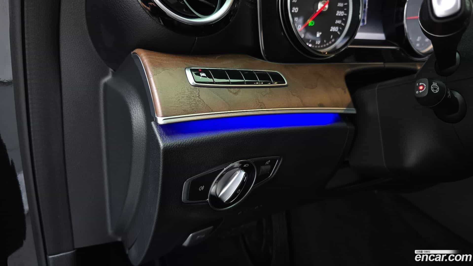 E-Class Mercedes-Benz 2019.5-OPTION-020