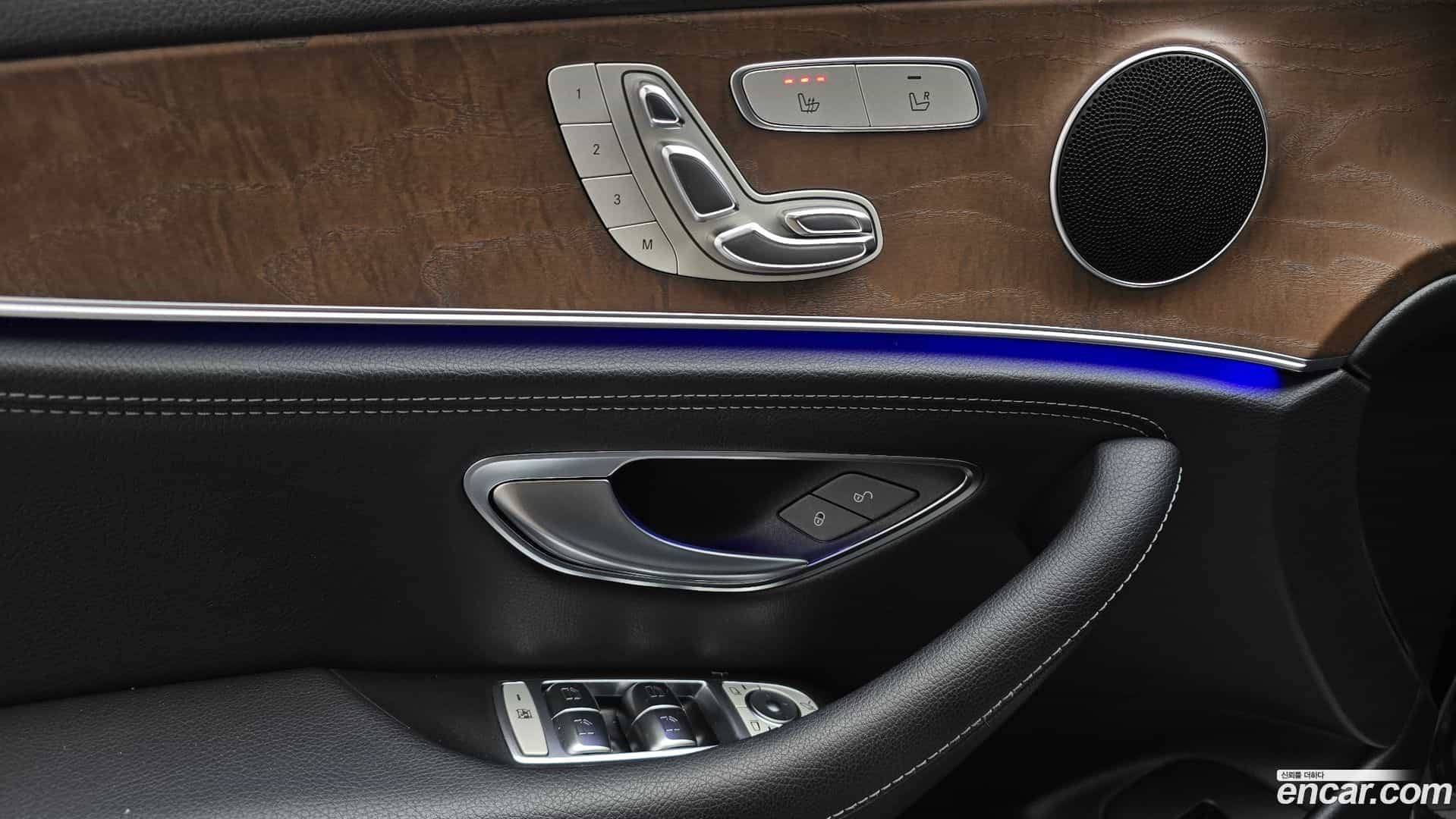 E-Class Mercedes-Benz 2019.5-OPTION-021