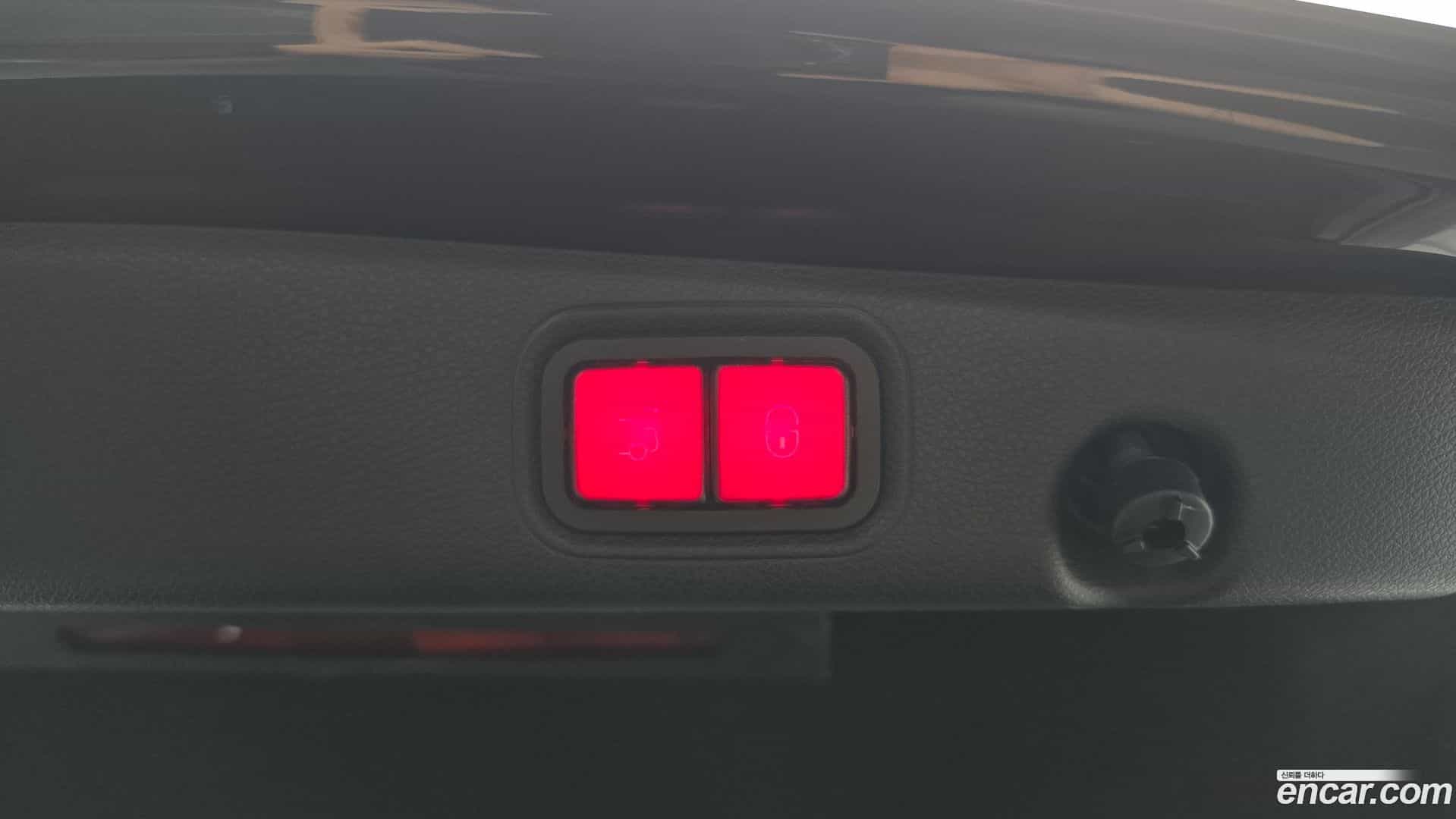 E-Class Mercedes-Benz 2019.5-OPTION-024