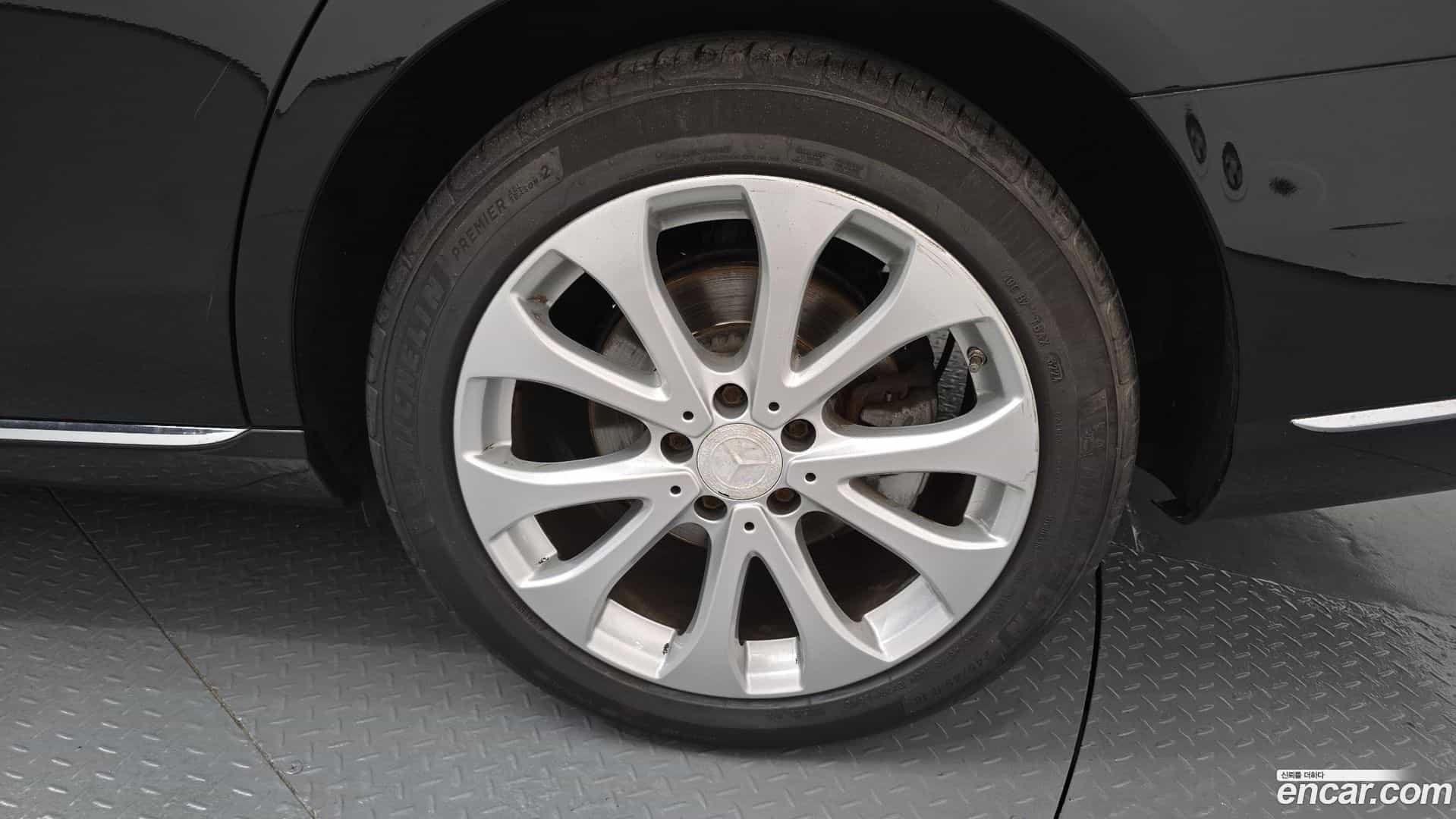 E-Class Mercedes-Benz 2019.5-OUTER-031