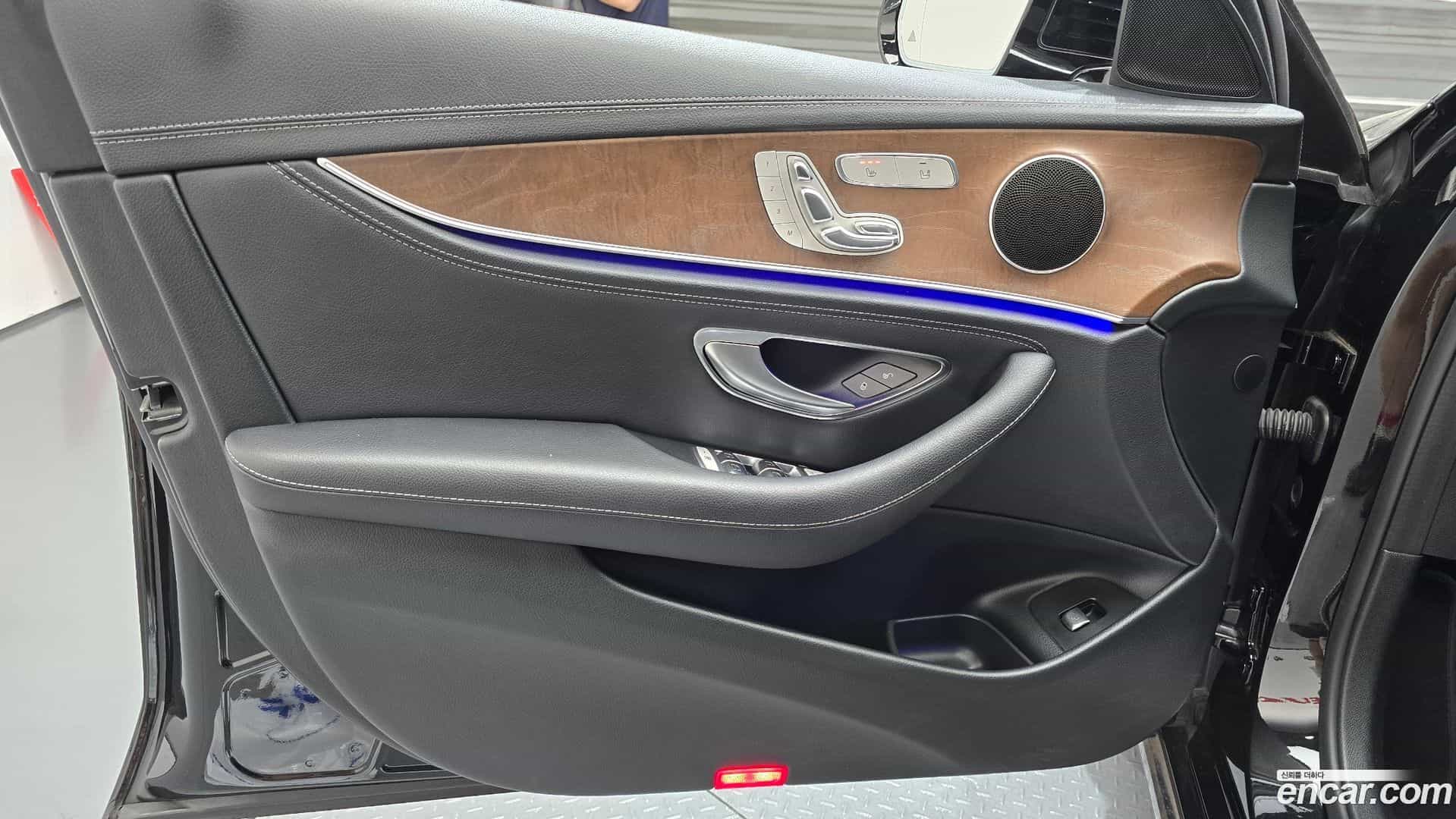 E-Class Mercedes-Benz 2019.5-INNER-034
