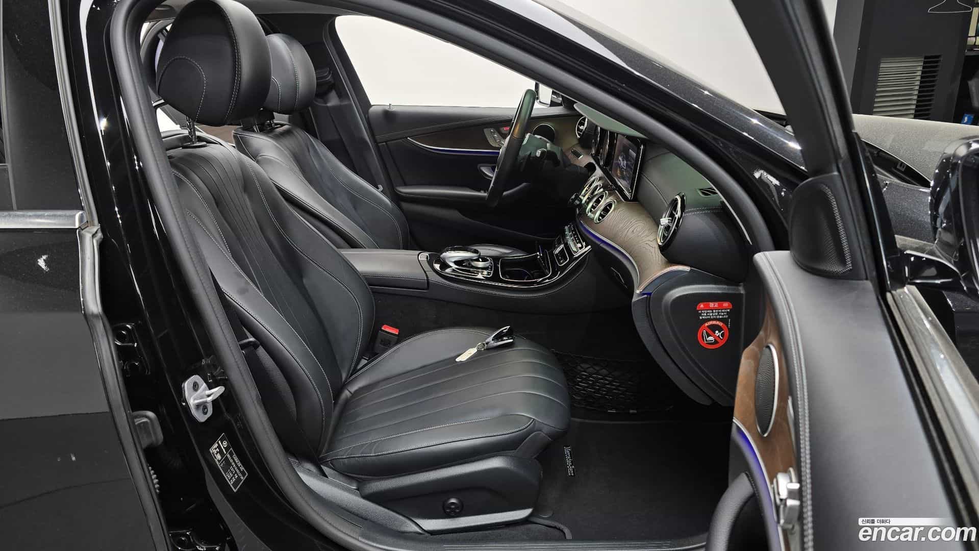E-Class Mercedes-Benz 2019.5-INNER-036
