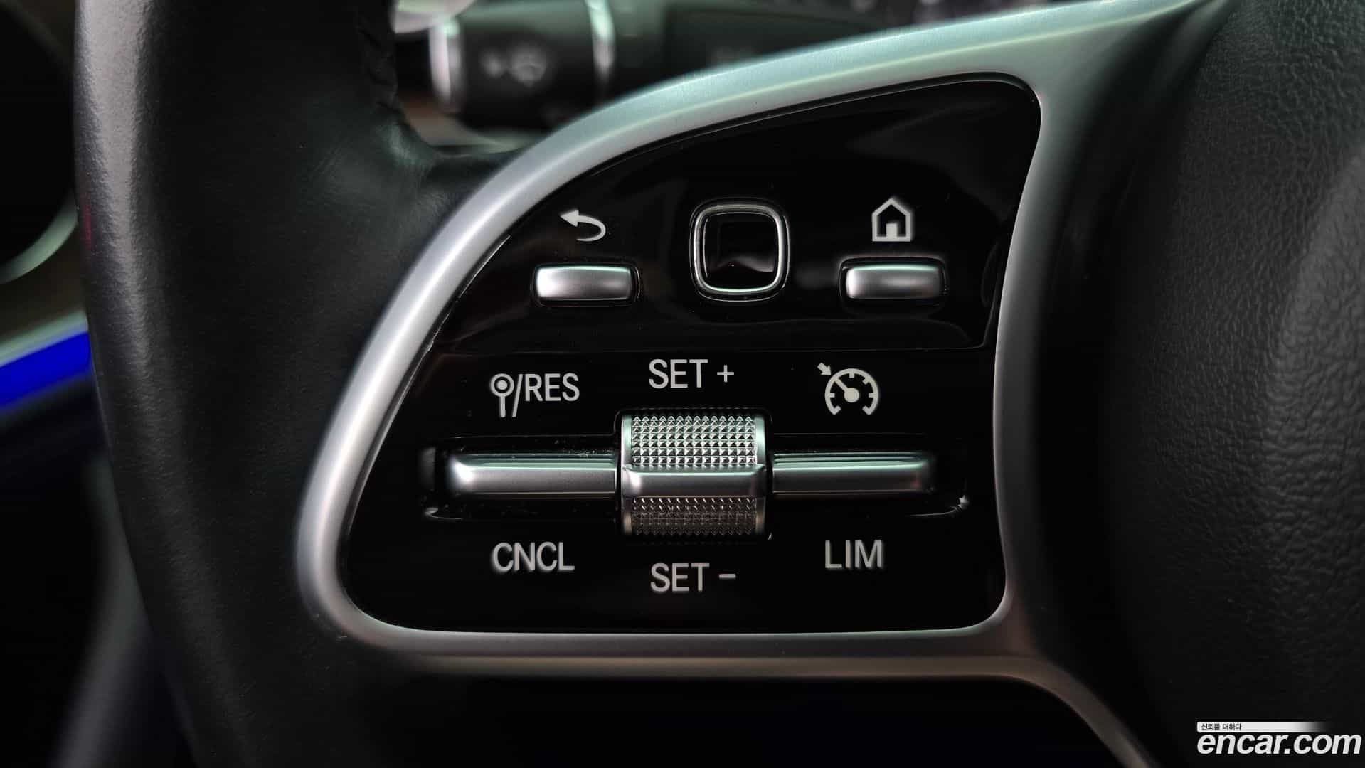 E-Class Mercedes-Benz 2019.5-OPTION-040