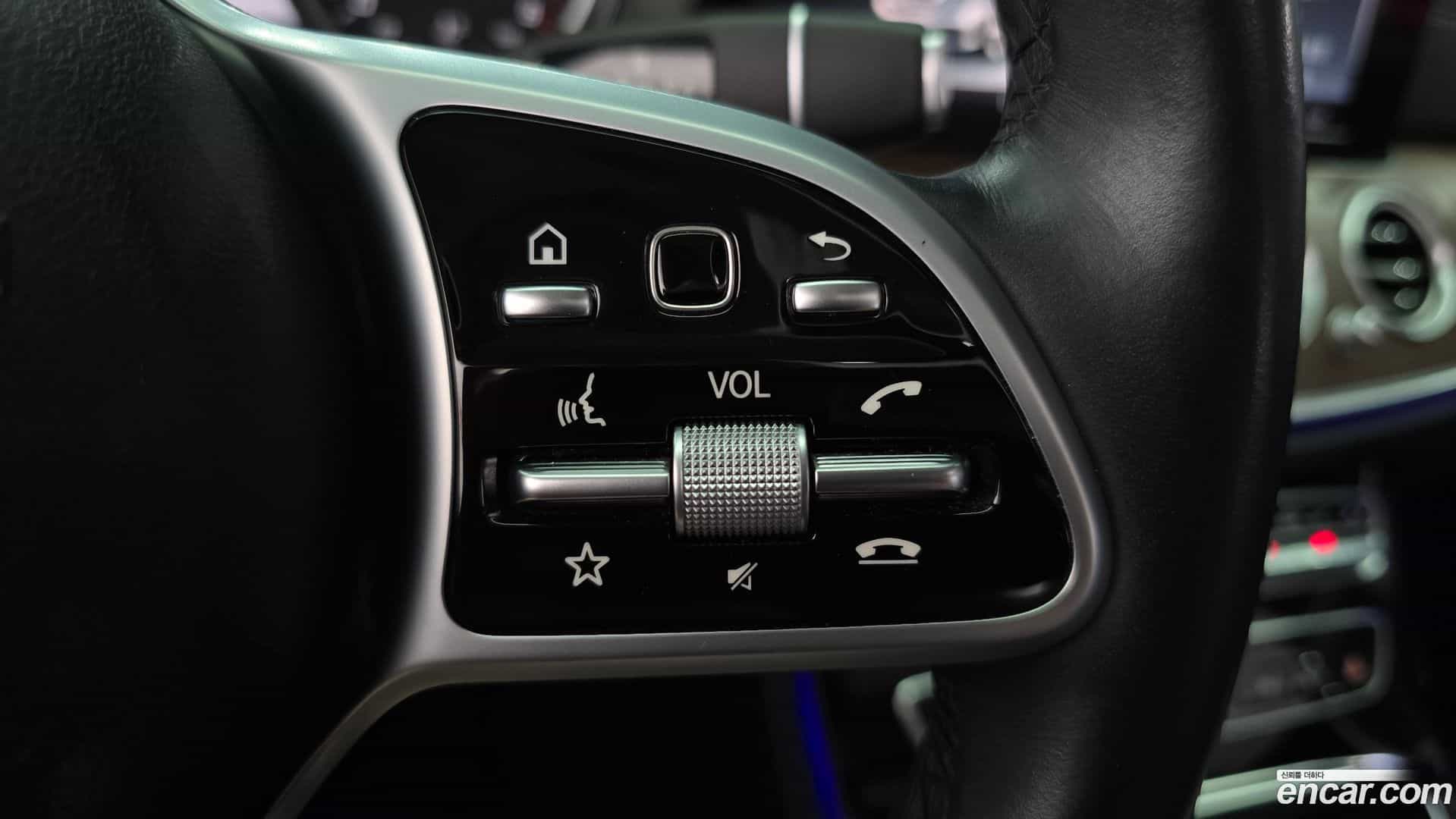 E-Class Mercedes-Benz 2019.5-OPTION-041