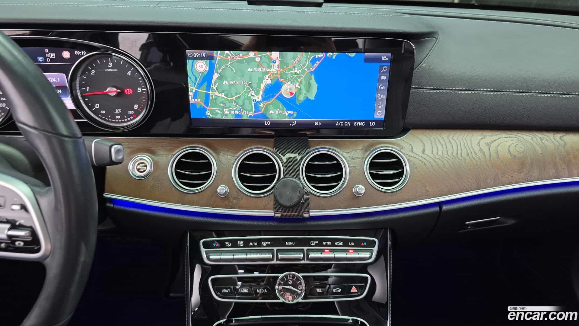 E-Class Mercedes-Benz 2019.5-OPTION-045