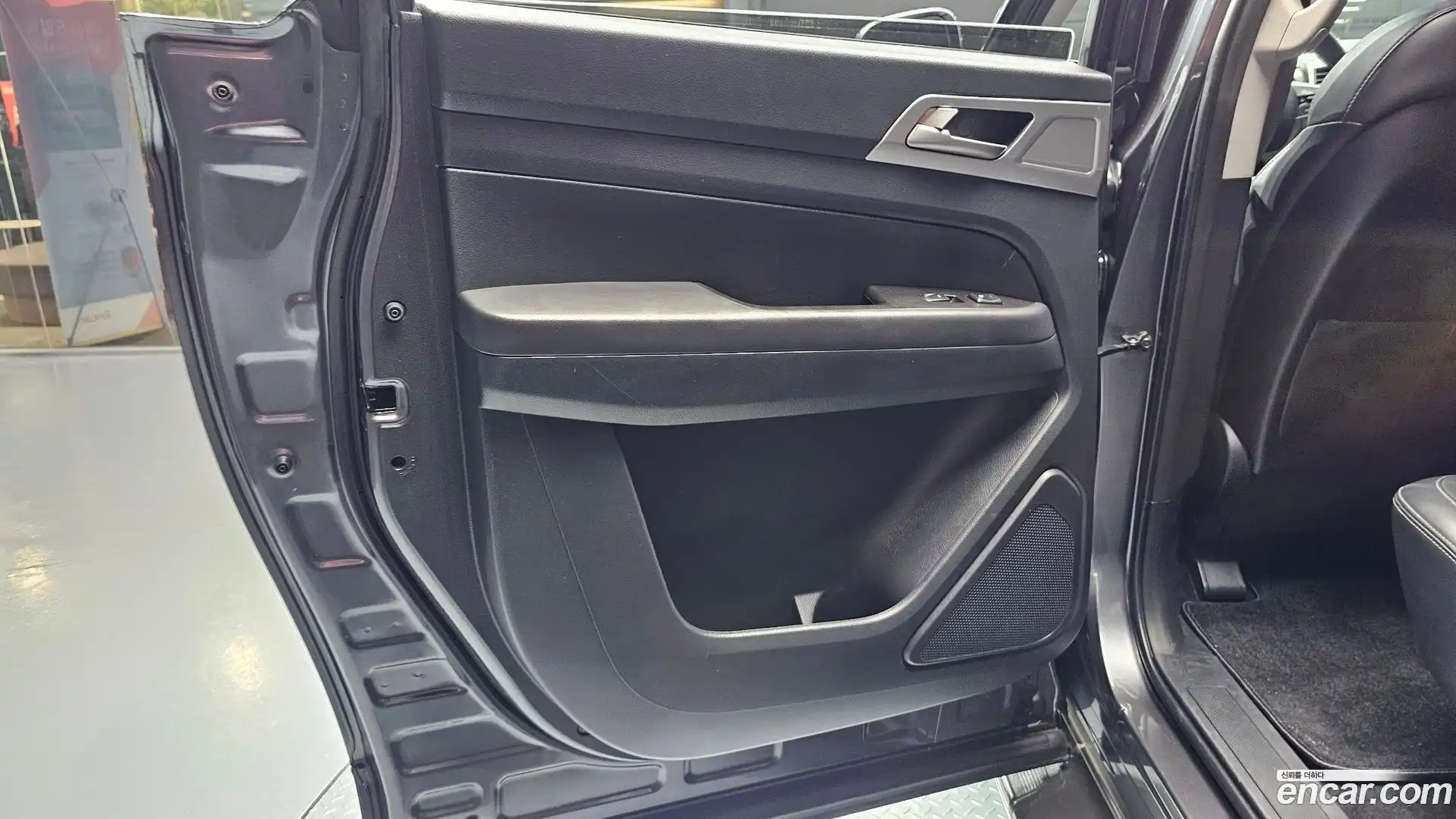 Rexton KG Mobility 2019.2-INNER-035