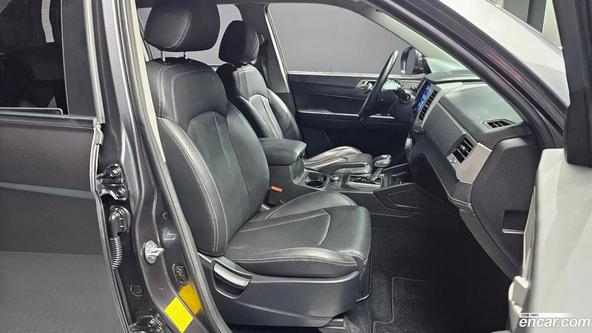 Rexton KG Mobility 2019.2-INNER-036