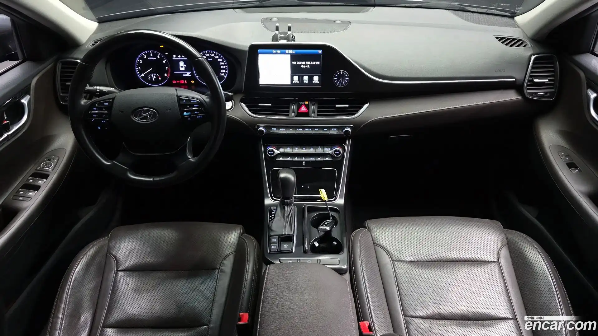 Grandeur Hyundai 2018.11-INNER-007