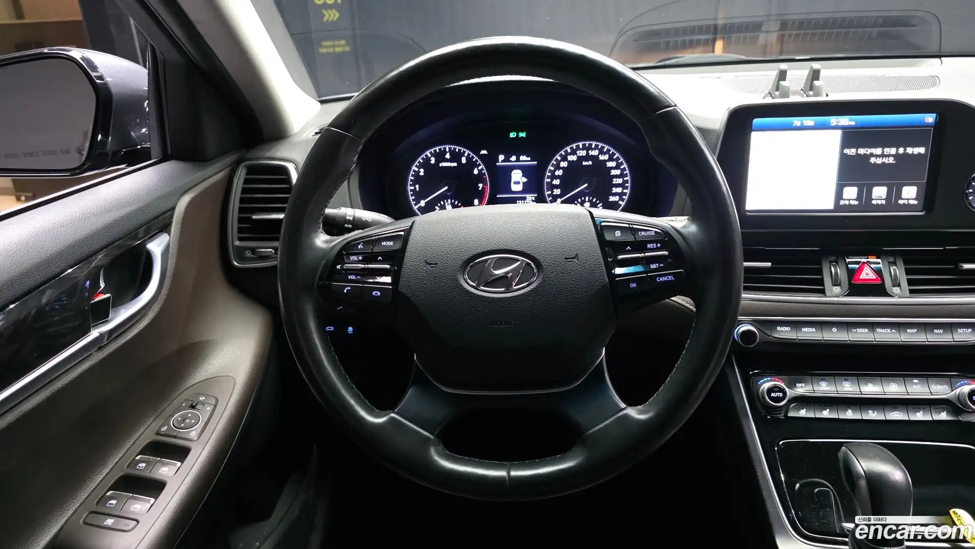 Grandeur Hyundai 2018.11-OPTION-018