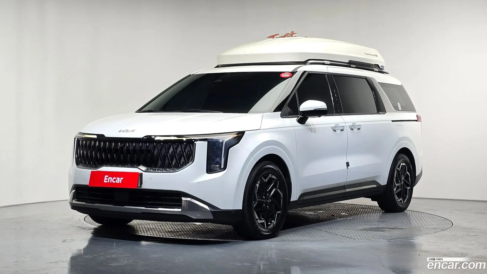 Main__Slider__Photo:Canival Kia 2024.1-0