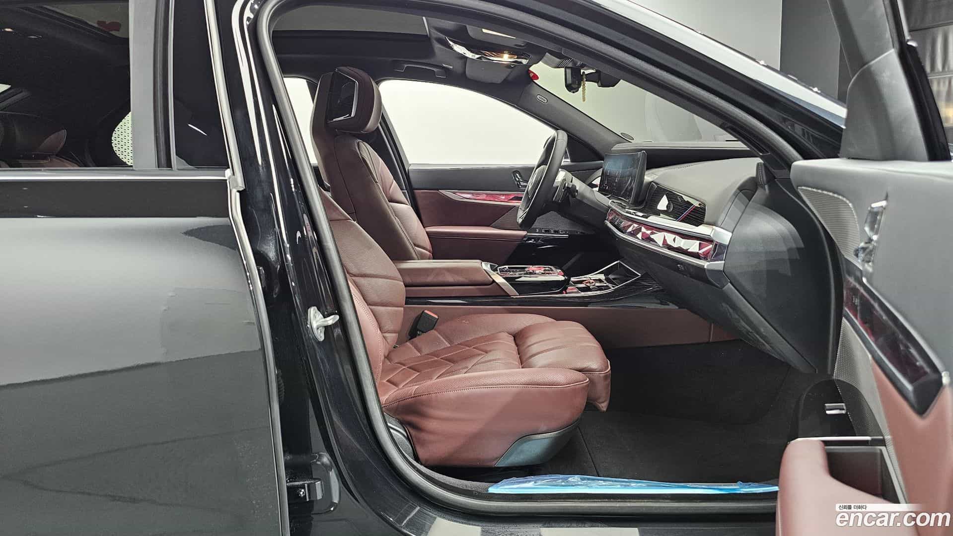 7-Series BMW 2025.5-OPTION-015