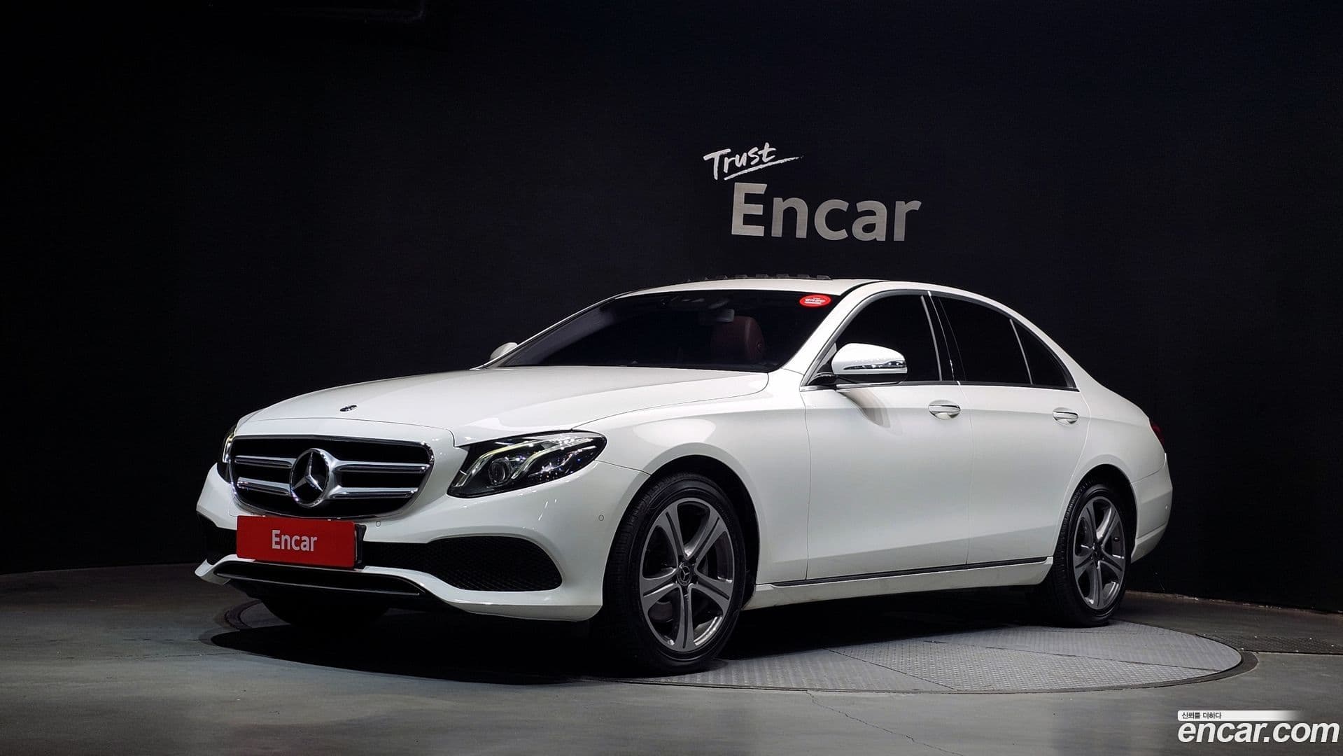 Main__Slider__Photo:E-Class Mercedes-Benz 2019.7-0