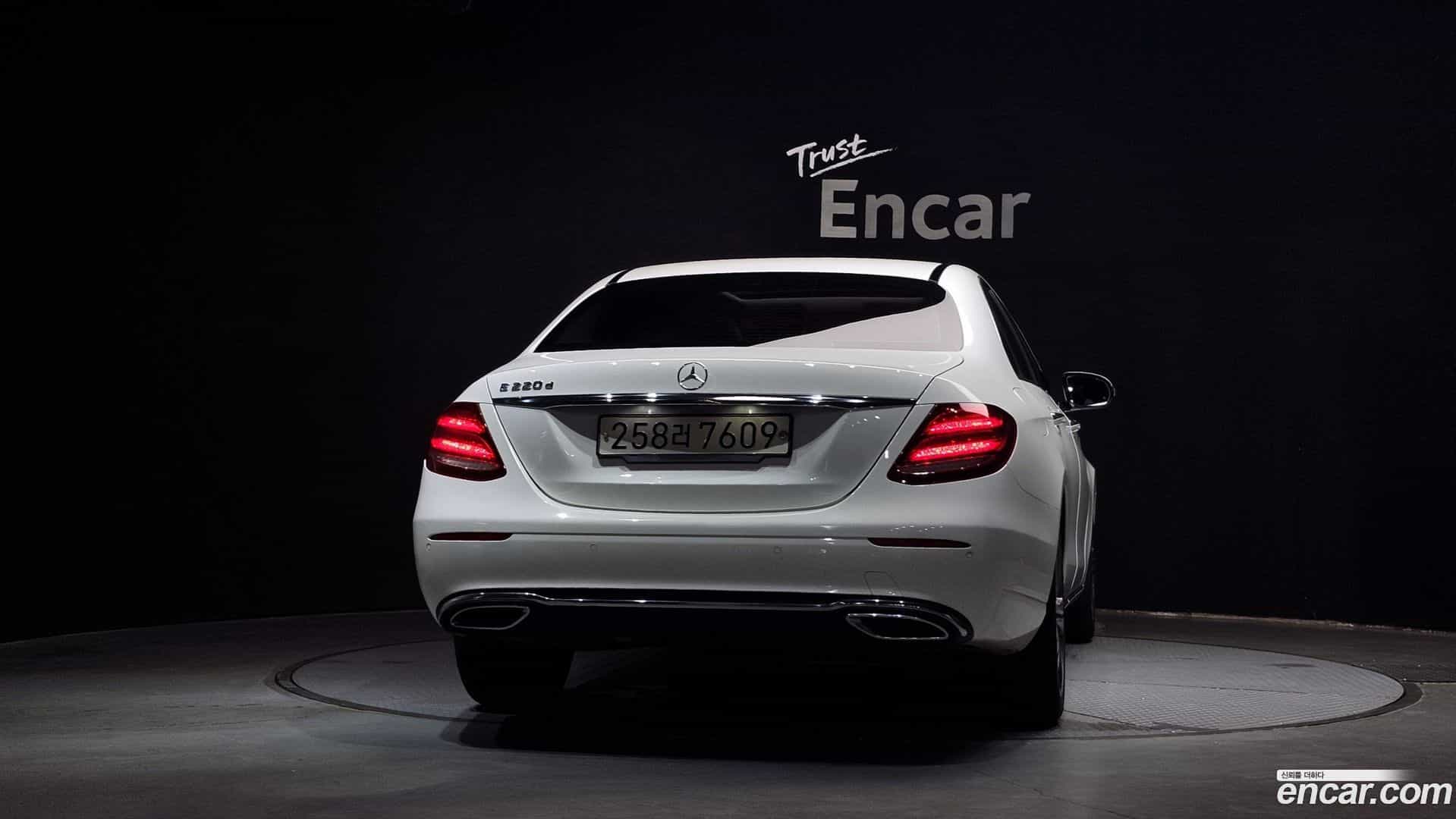 E-Class Mercedes-Benz 2019.7-OUTER-004