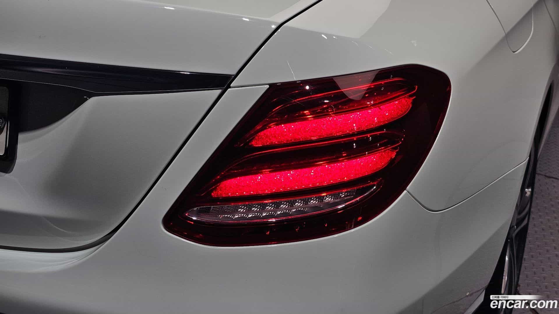 E-Class Mercedes-Benz 2019.7-OUTER-033