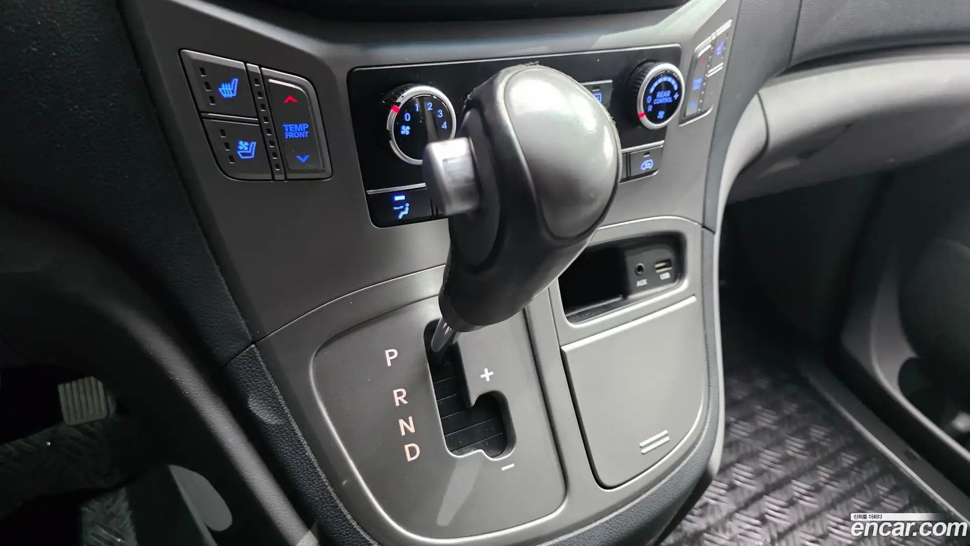 Starex Hyundai 2018.1-INNER-009