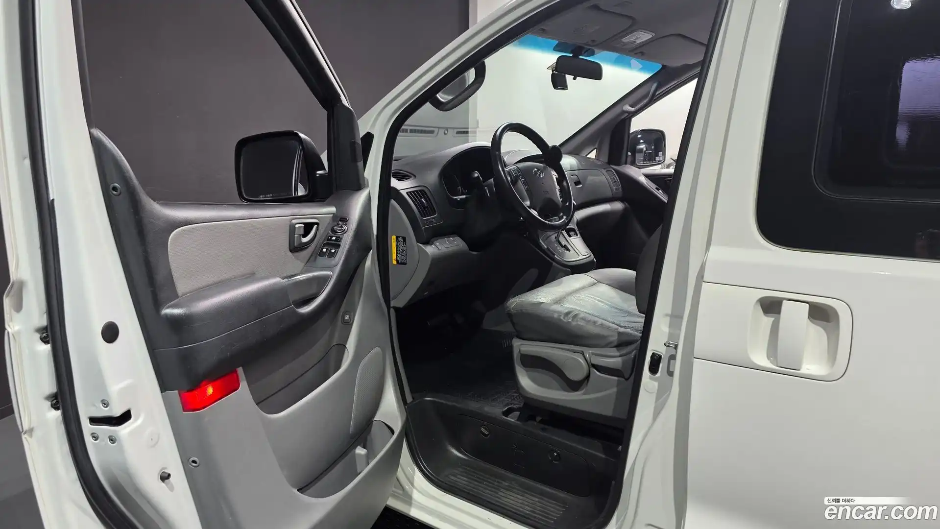 Starex Hyundai 2018.1-INNER-010