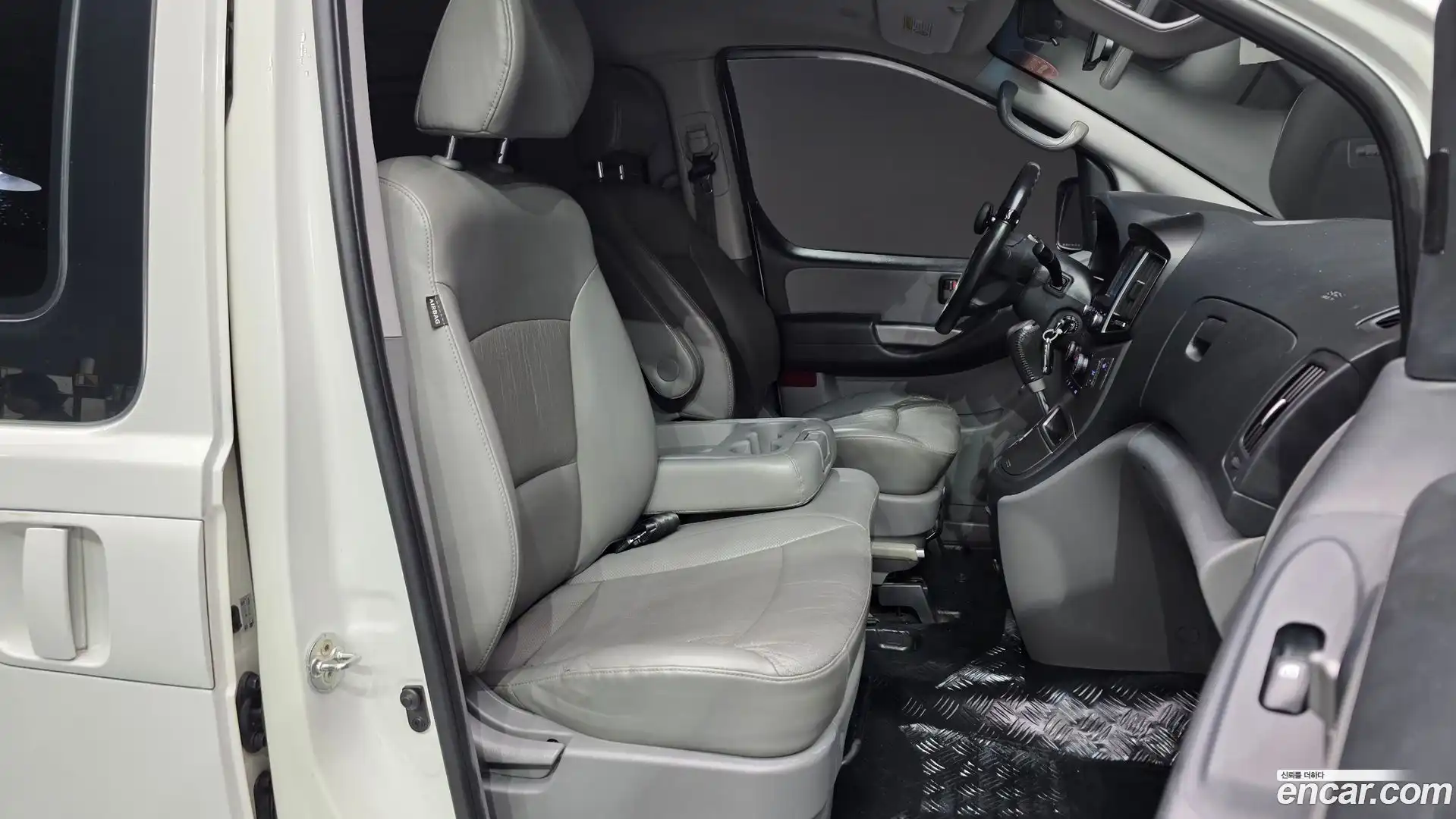 Starex Hyundai 2018.1-INNER-036