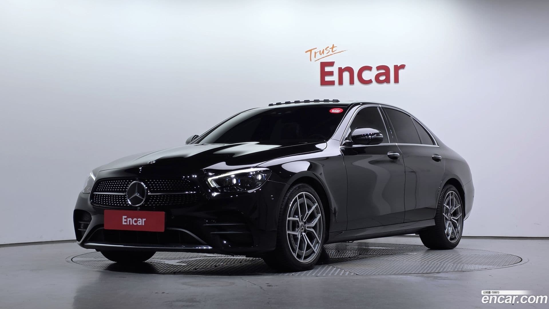 Main__Slider__Photo:E-Class Mercedes-Benz 2020.10-0