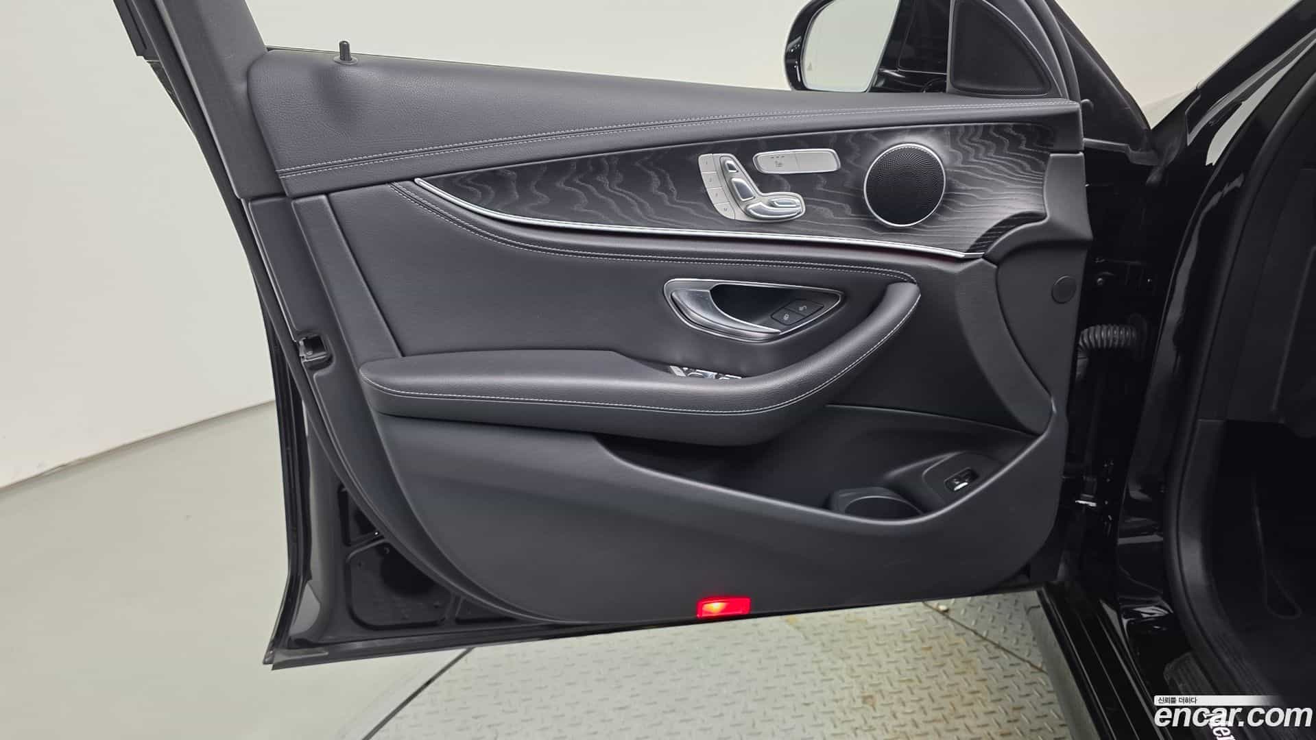 E-Class Mercedes-Benz 2020.10-INNER-034