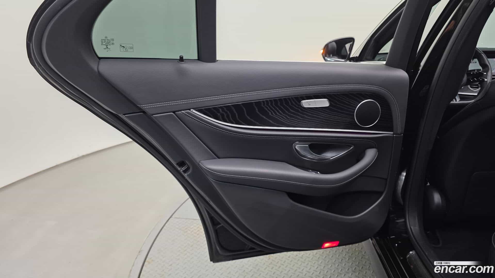 E-Class Mercedes-Benz 2020.10-INNER-035