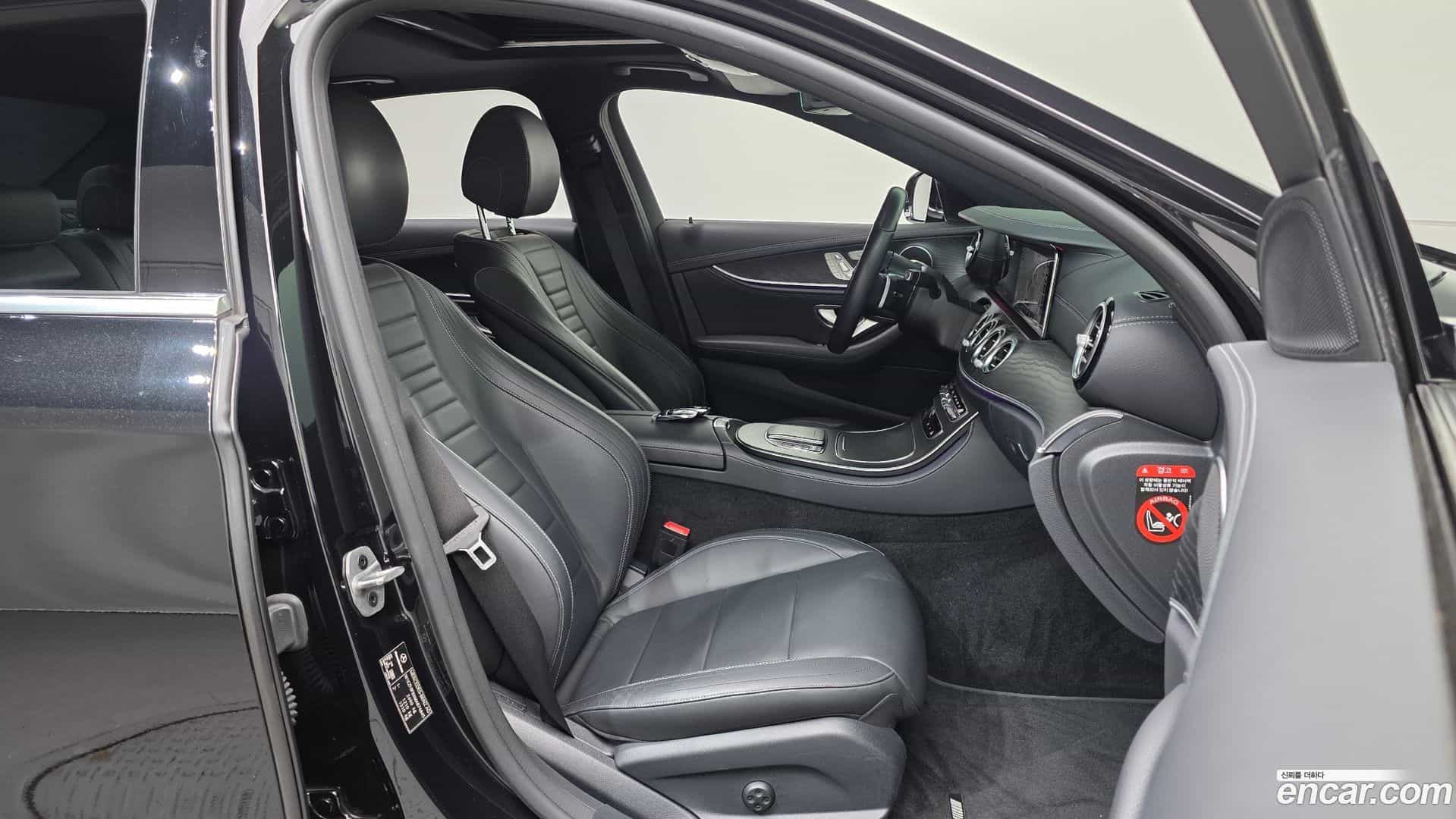 E-Class Mercedes-Benz 2020.10-INNER-036