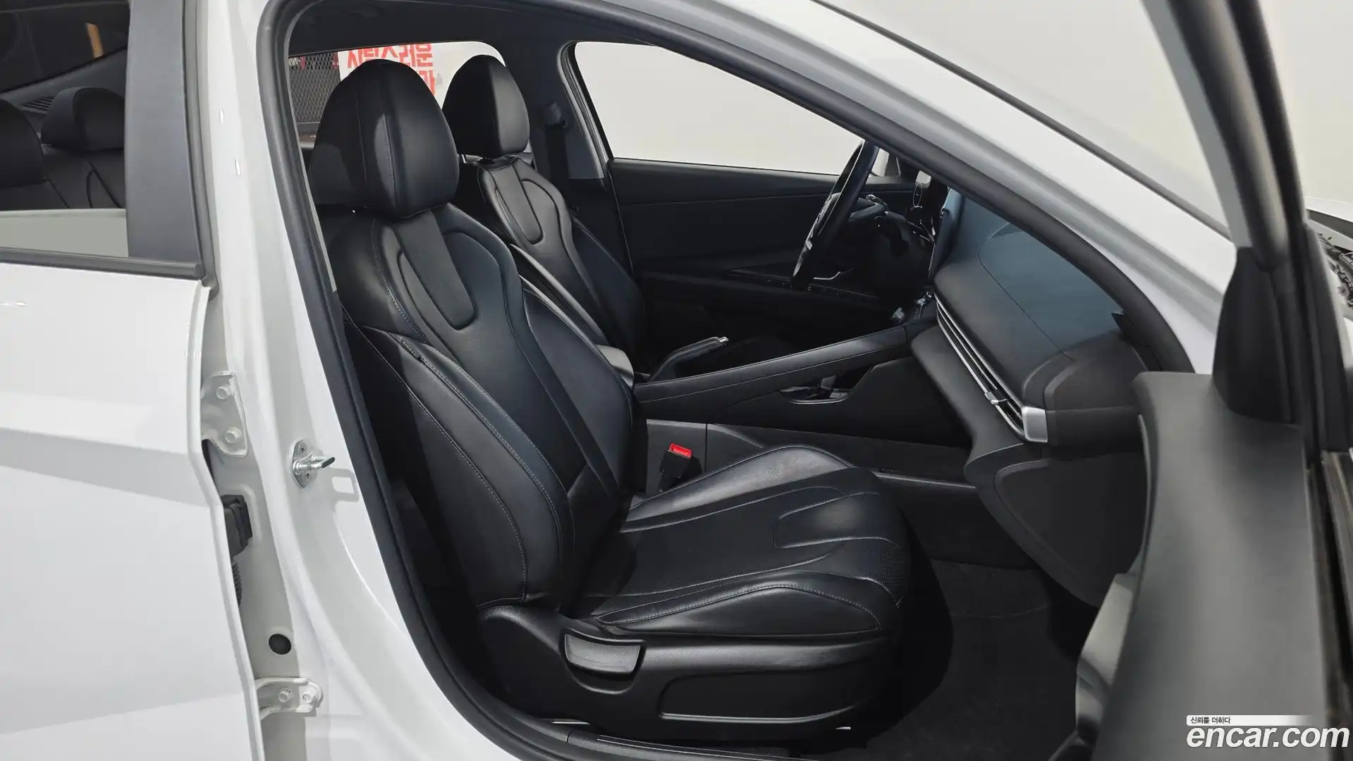 AVANTE Hyundai 2021.10-OPTION-016