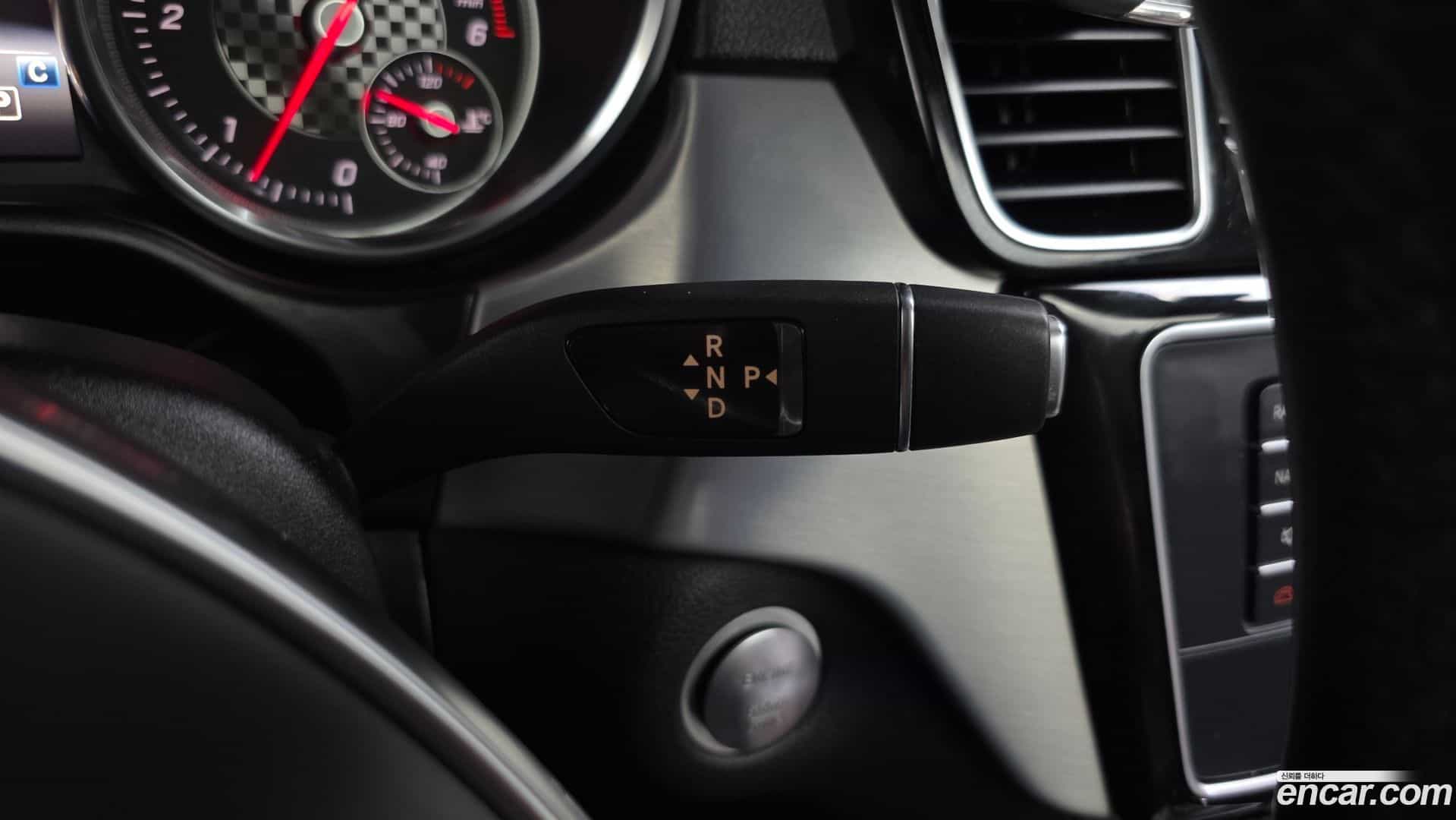GLE-Class Mercedes-Benz 2018.3-INNER-009