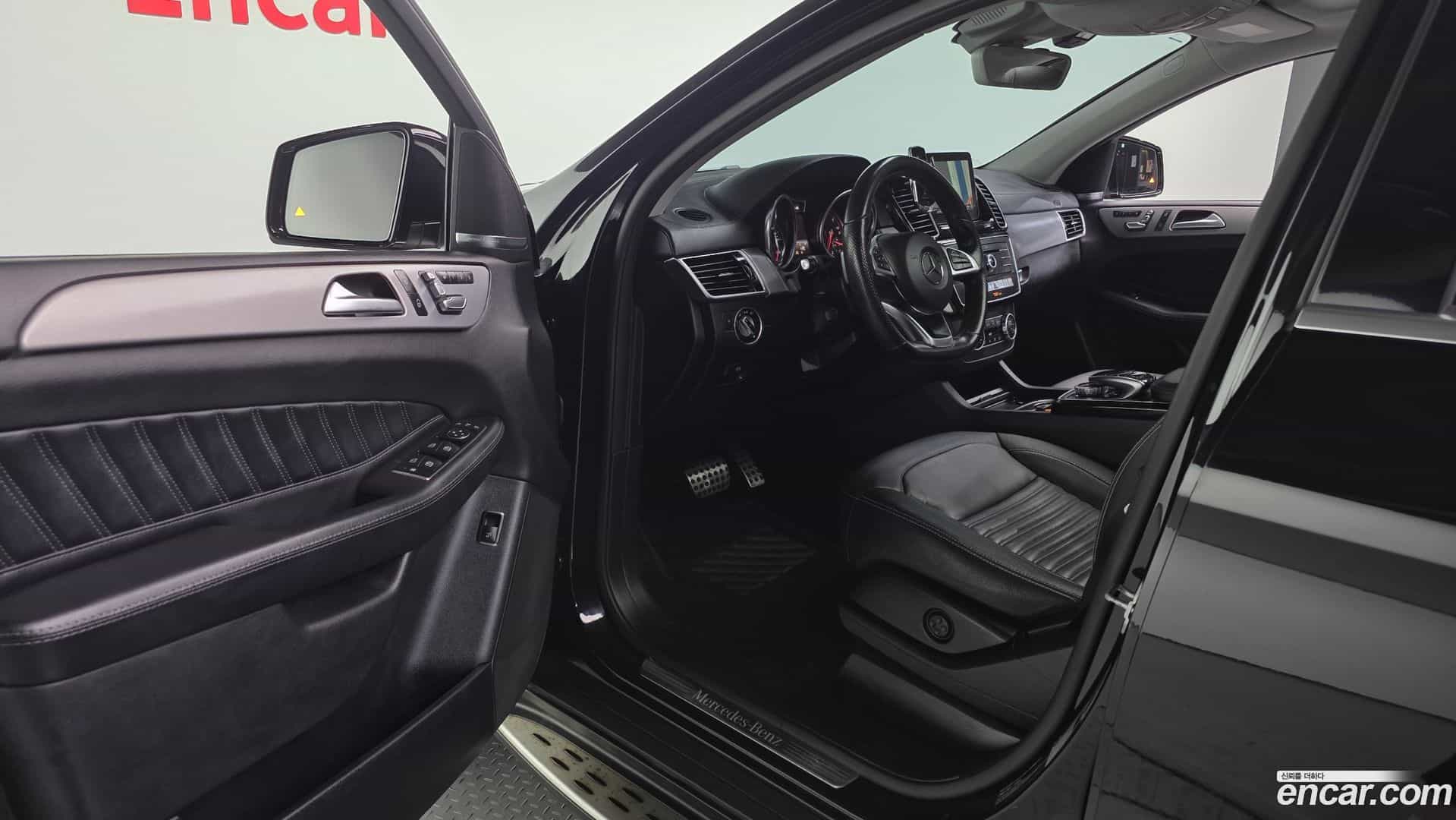 GLE-Class Mercedes-Benz 2018.3-INNER-010