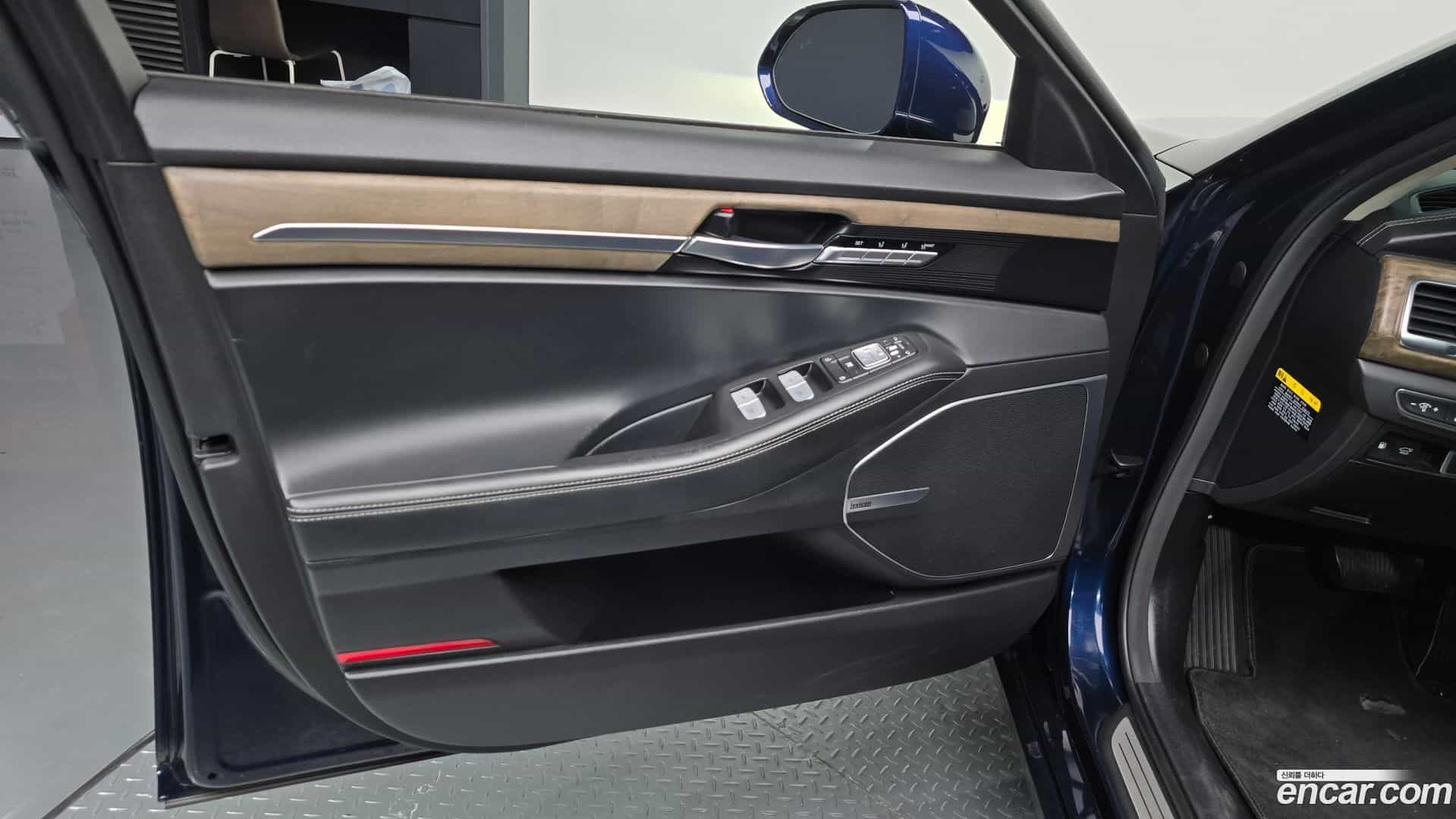 G90 Genesis 2019.0-INNER-034