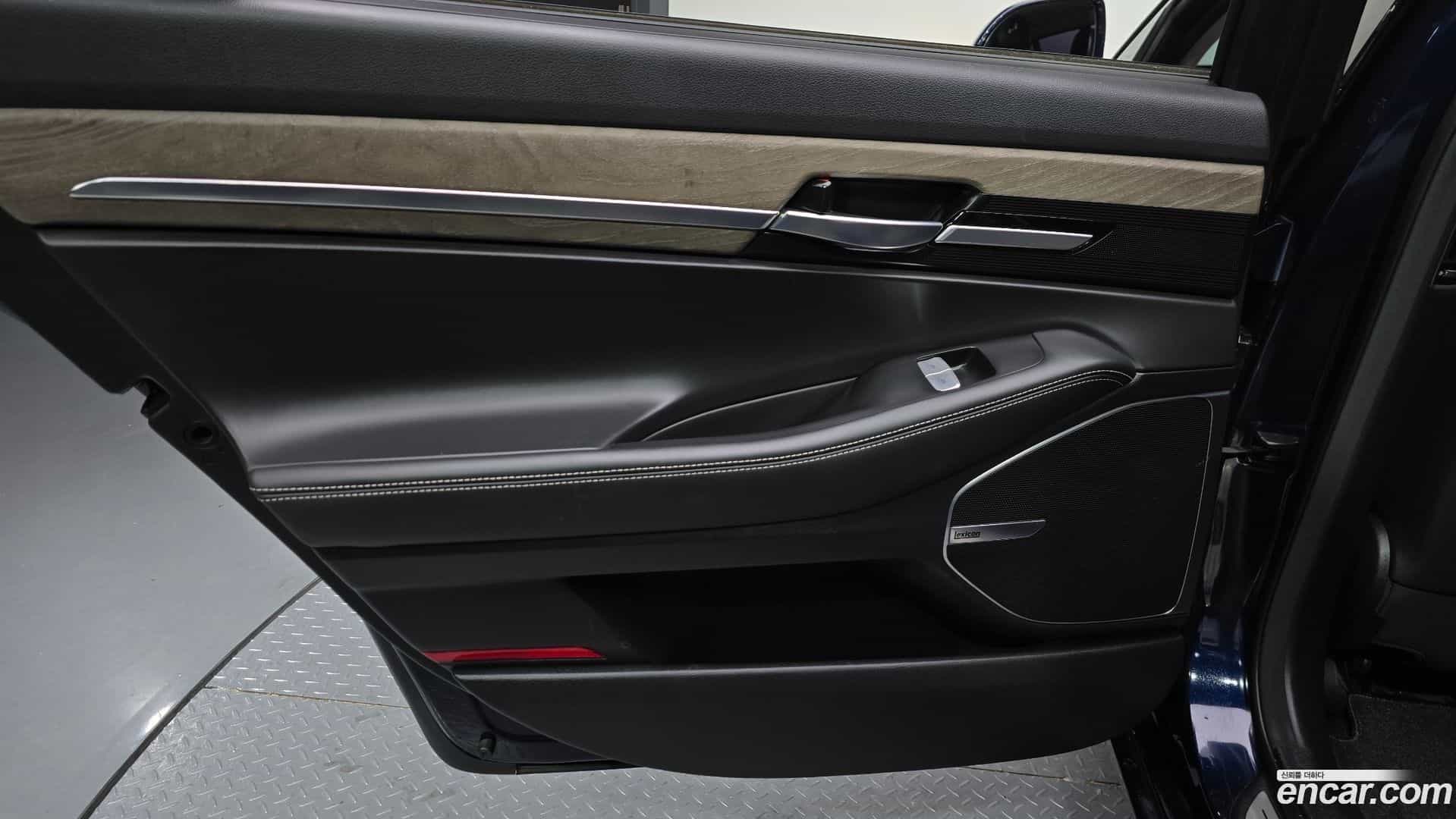 G90 Genesis 2019.0-INNER-035