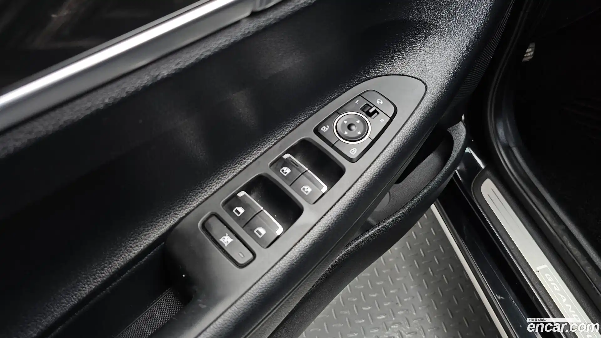 Grandeur Hyundai 2018.5-OPTION-023