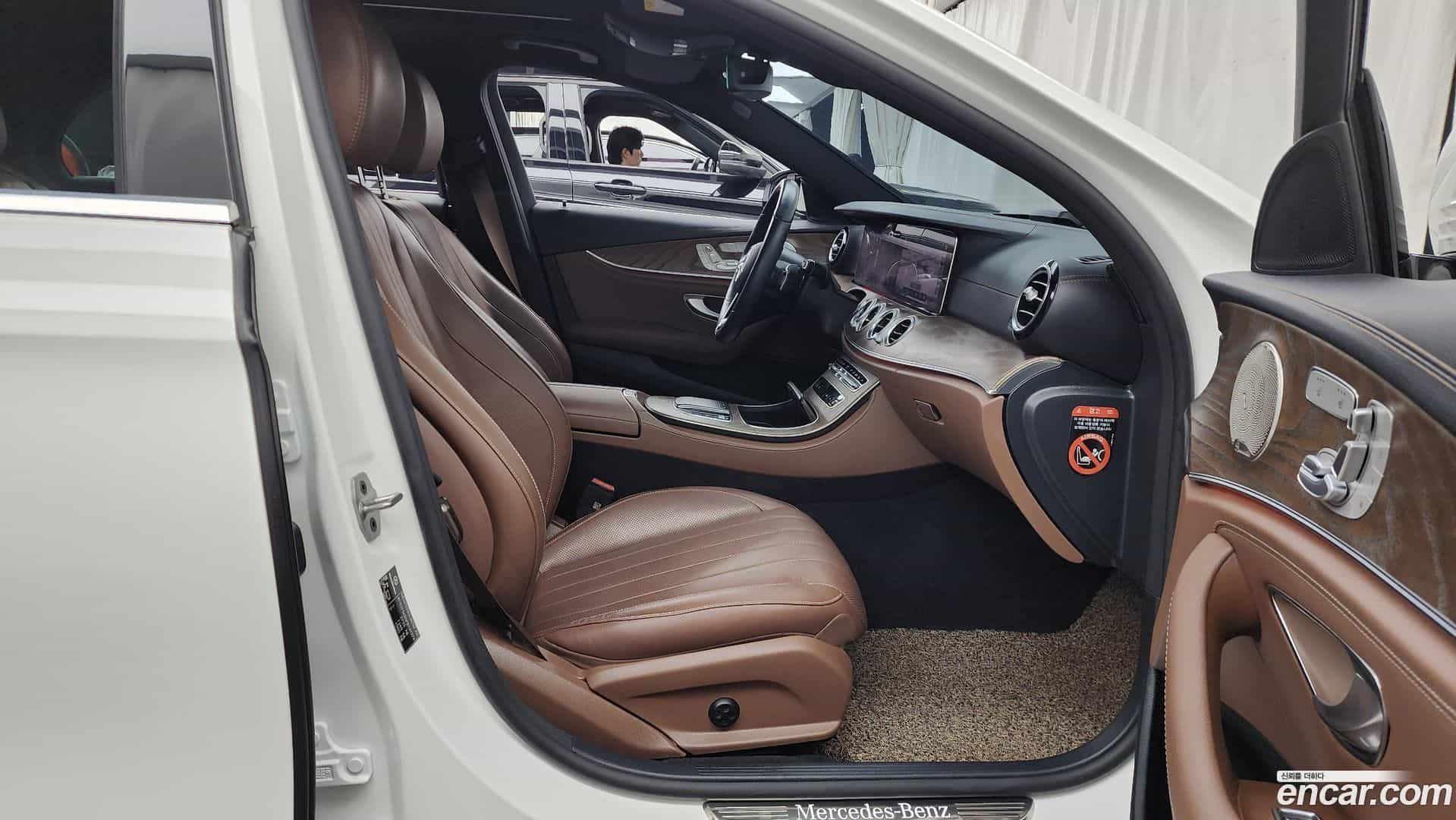 E-Class Mercedes-Benz 2023.5-OPTION-015