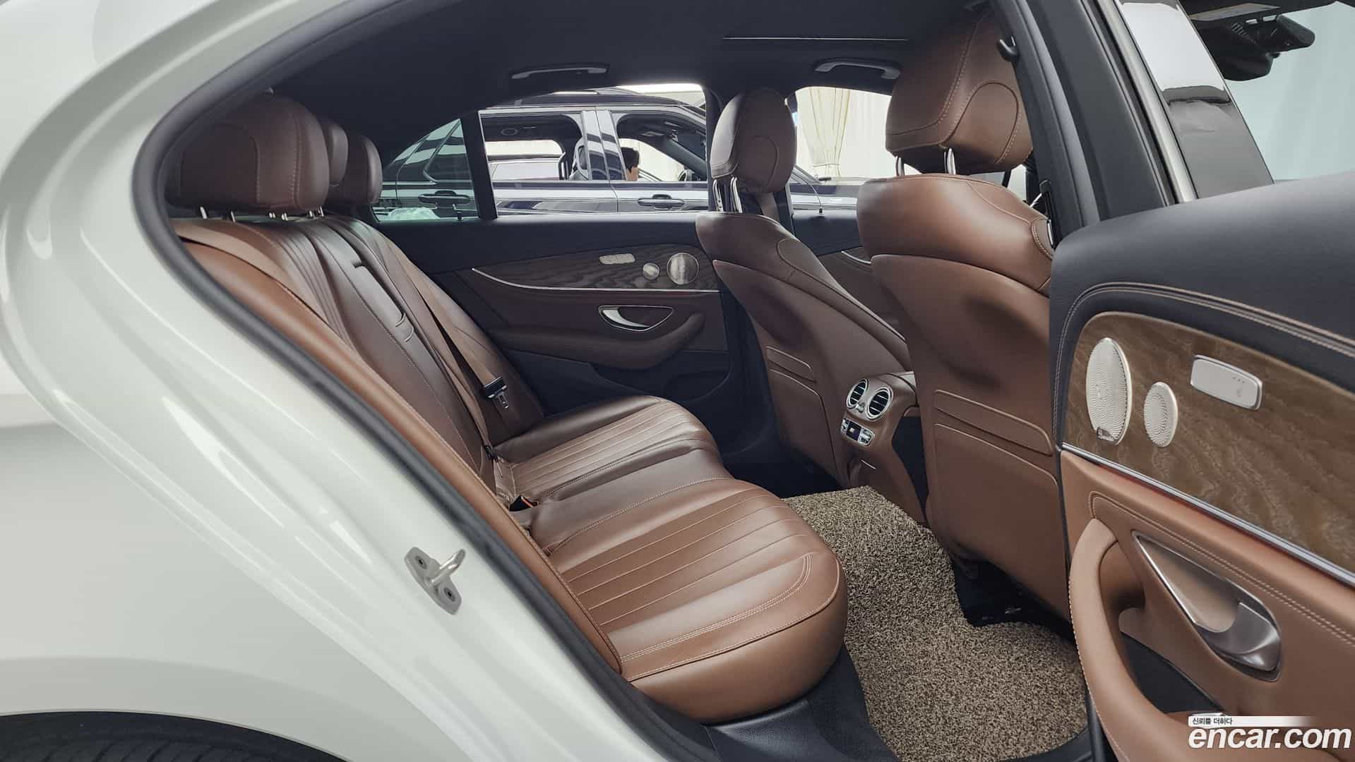 E-Class Mercedes-Benz 2023.5-OPTION-016