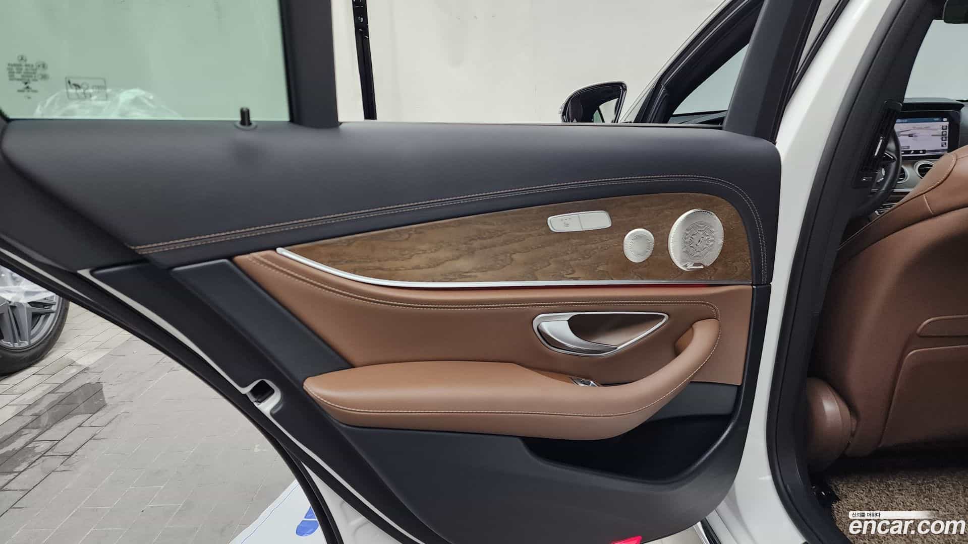 E-Class Mercedes-Benz 2023.5-INNER-035