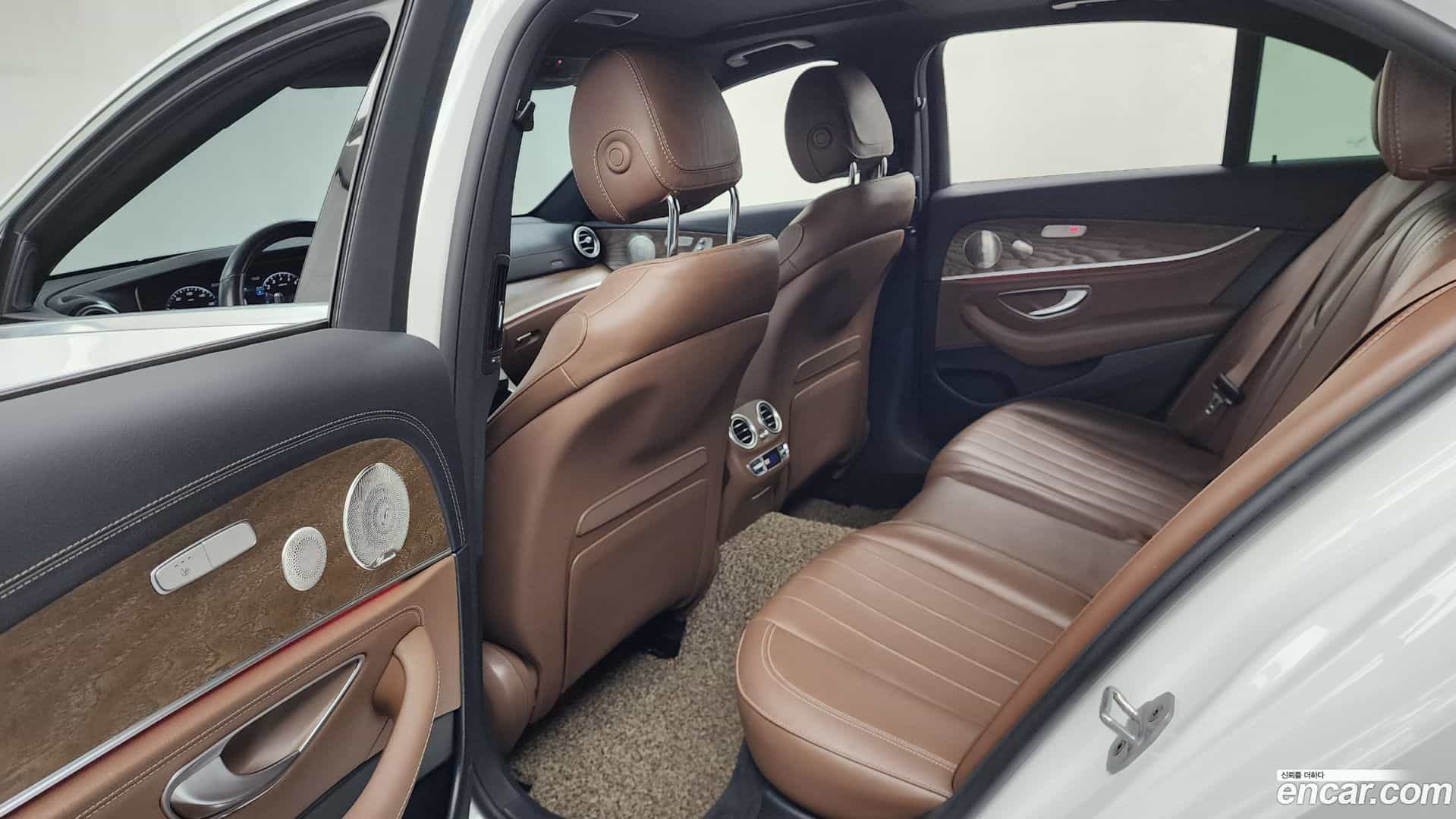 E-Class Mercedes-Benz 2023.5-INNER-036