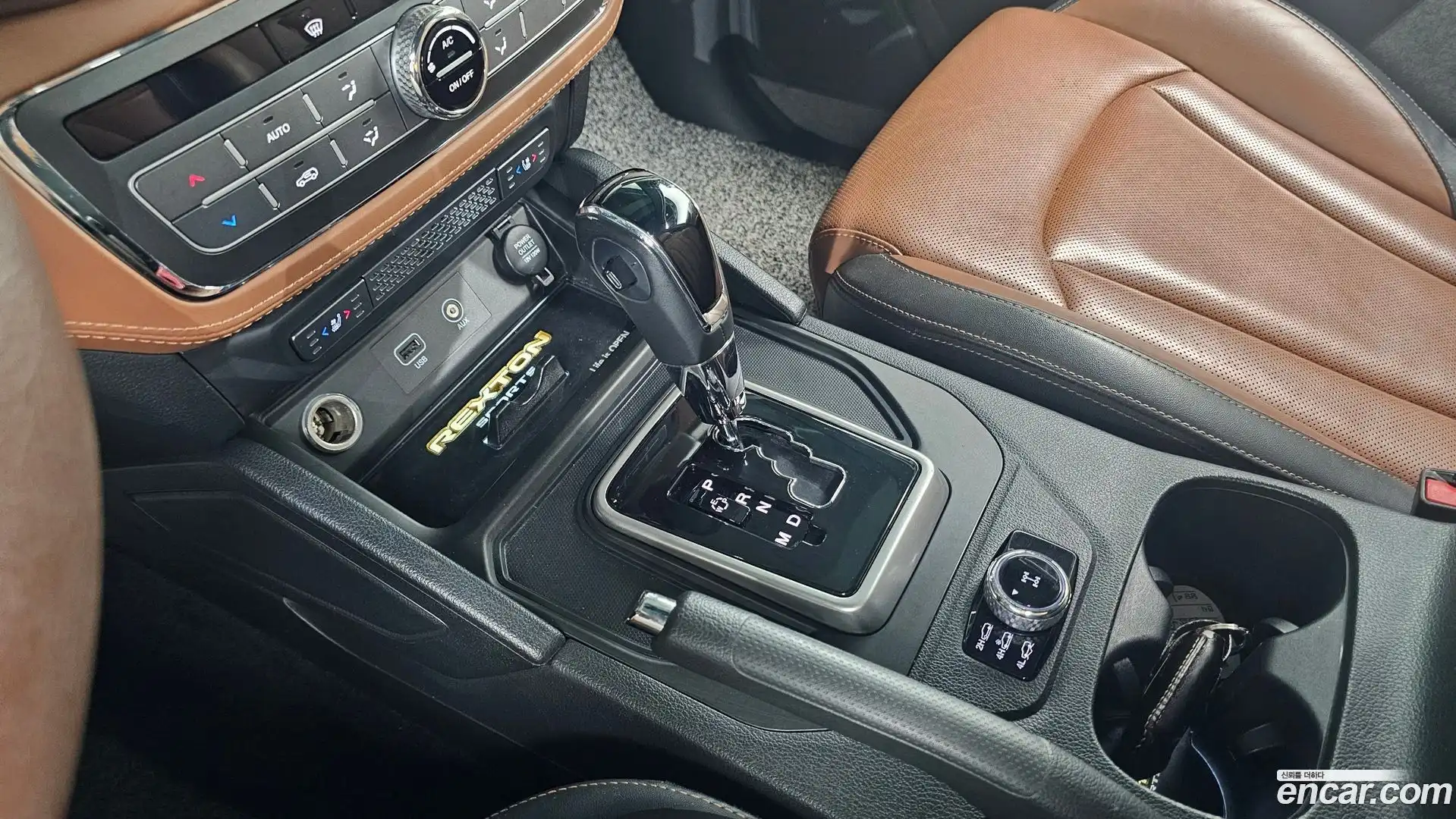 Rexton KG Mobility 2019.0-INNER-009