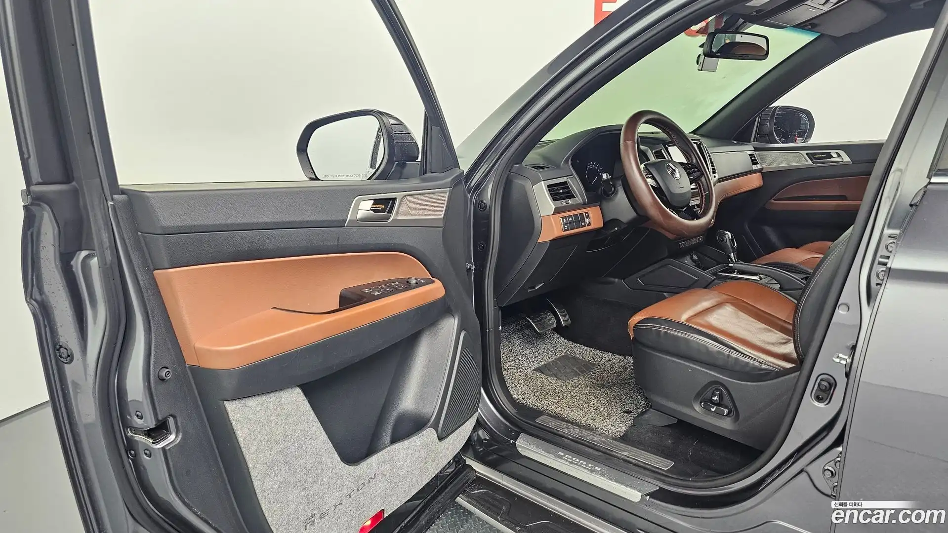 Rexton KG Mobility 2019.0-INNER-010