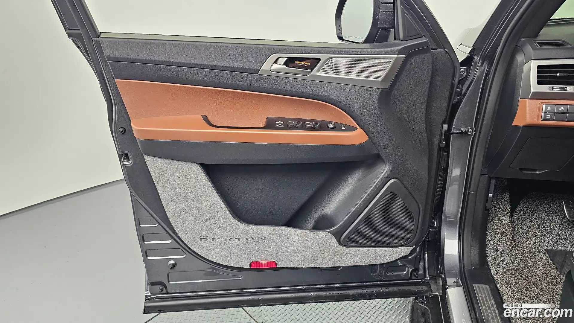 Rexton KG Mobility 2019.0-INNER-034