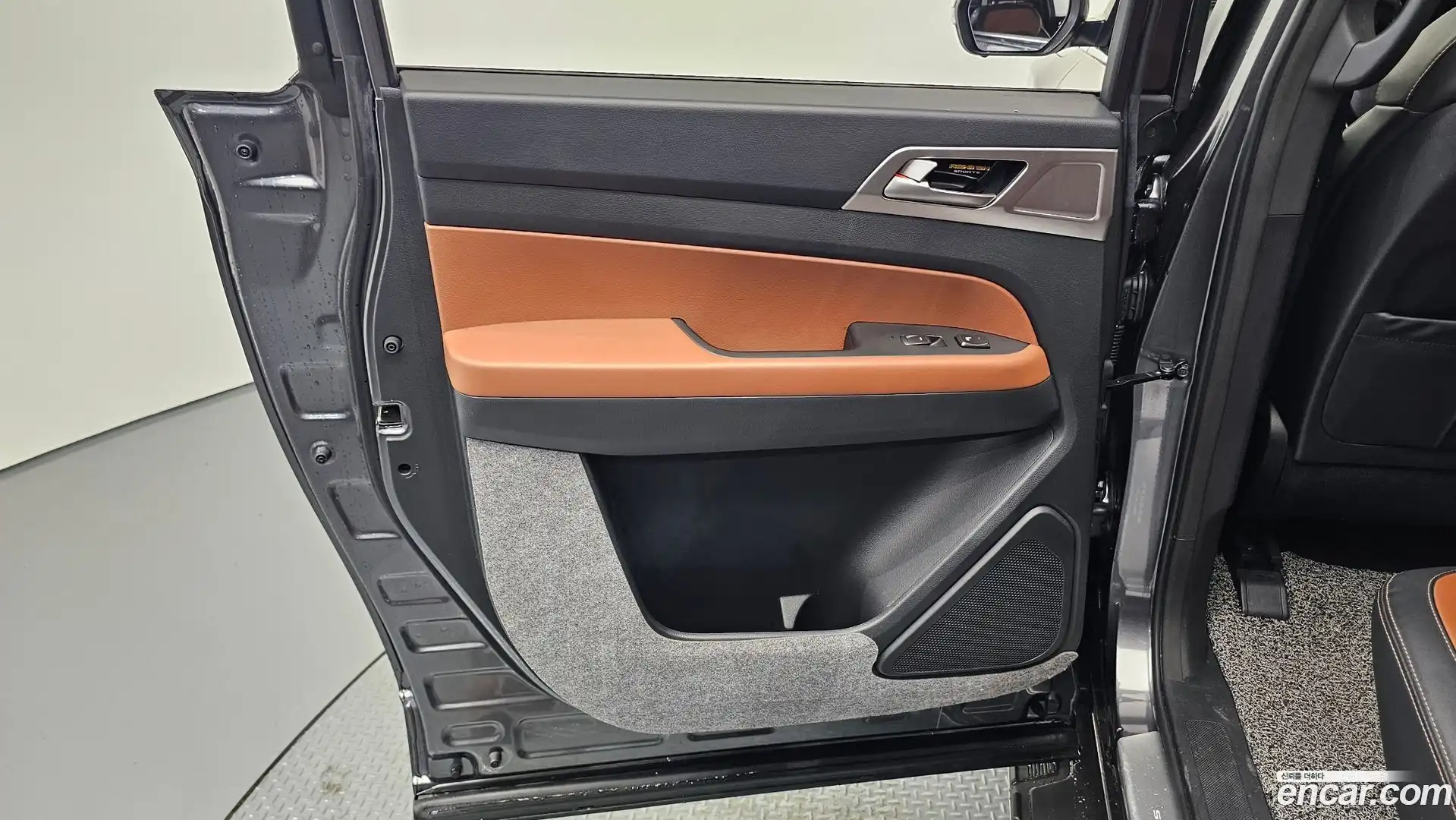 Rexton KG Mobility 2019.0-INNER-035