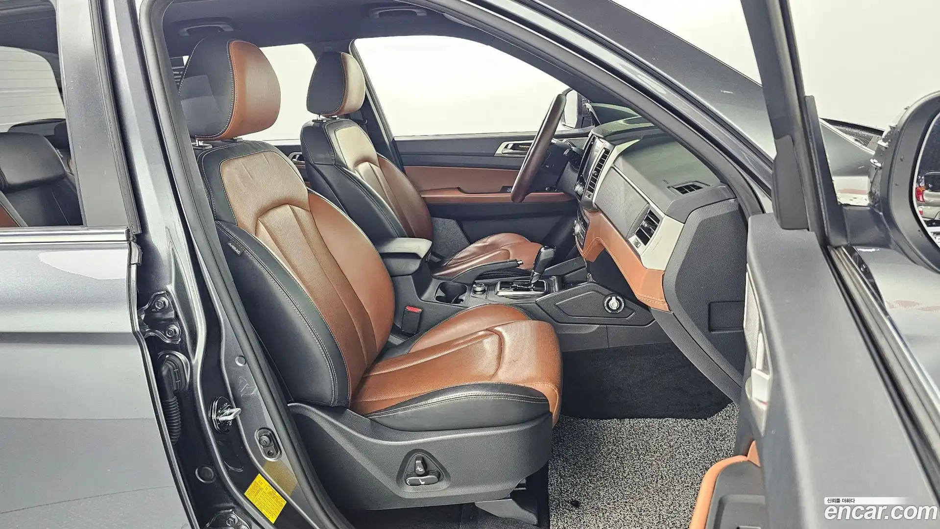 Rexton KG Mobility 2019.0-INNER-036